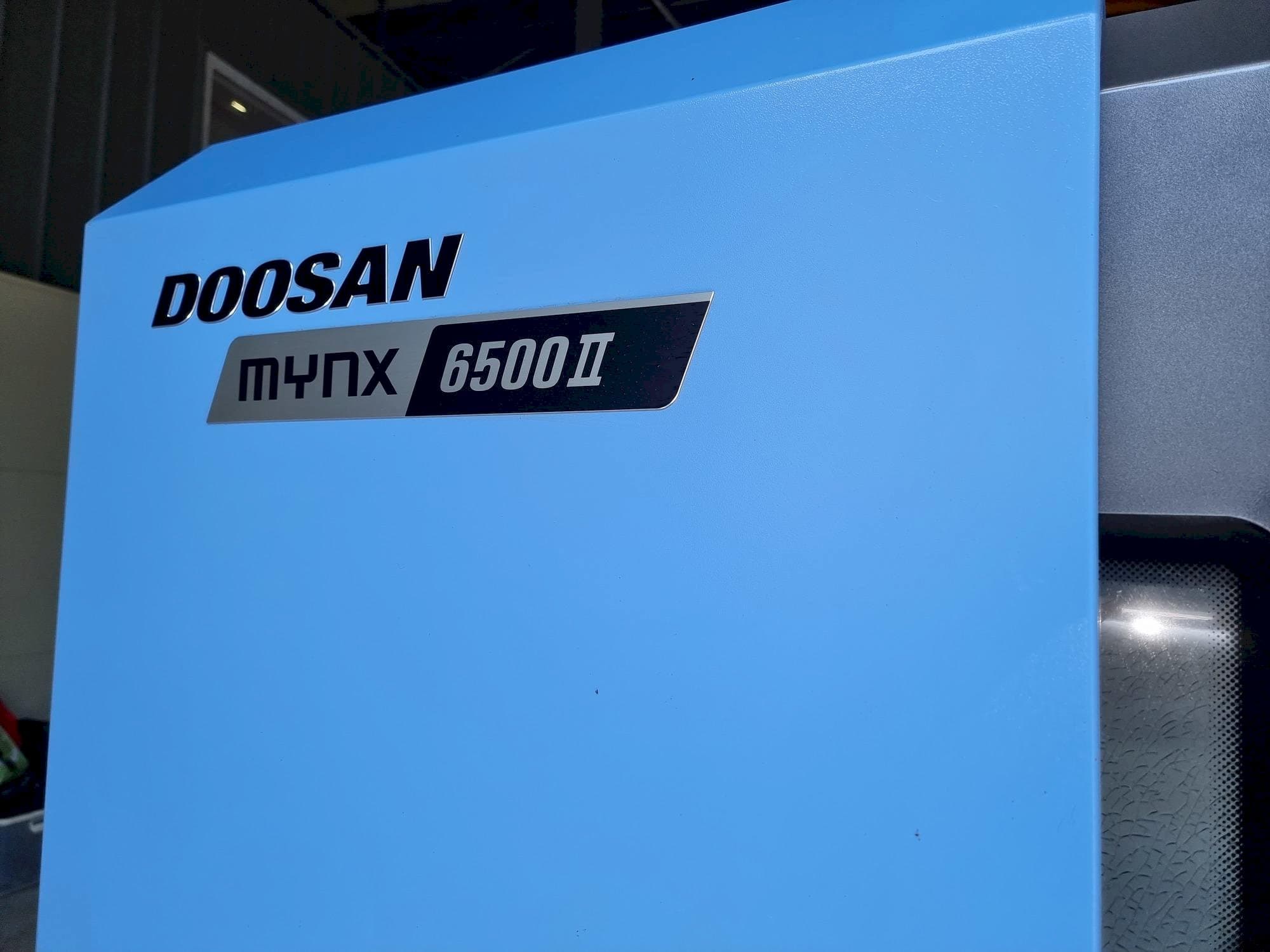 Prikaz stroja Doosan MYNX 6500Ⅱ sprijeda