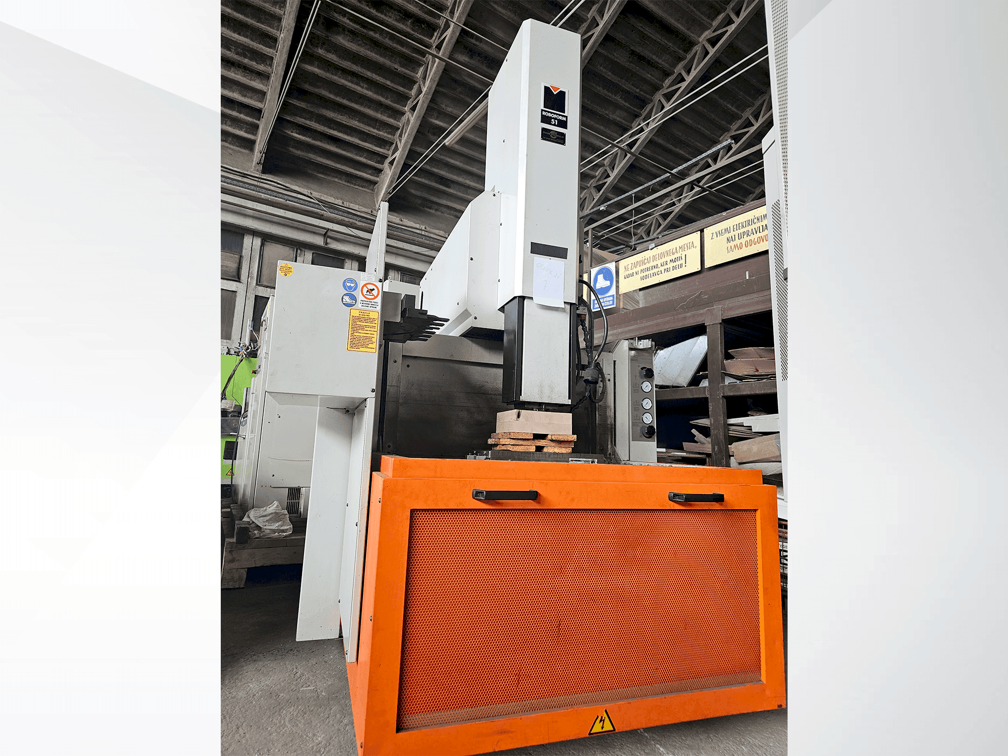 Prikaz  stroja CHARMILLES ROBOFORM 51  sprijeda