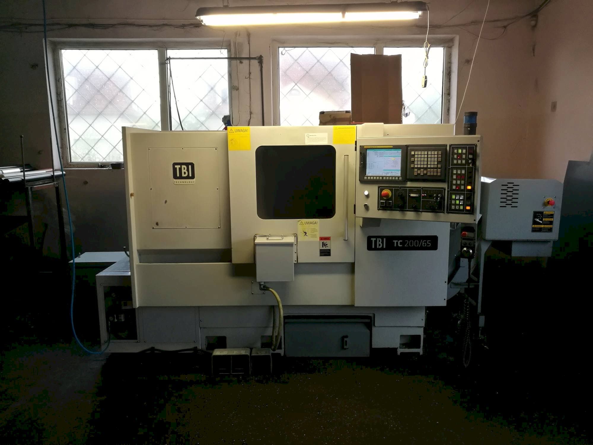 Prikaz stroja TBI TC 200-65MC sprijeda