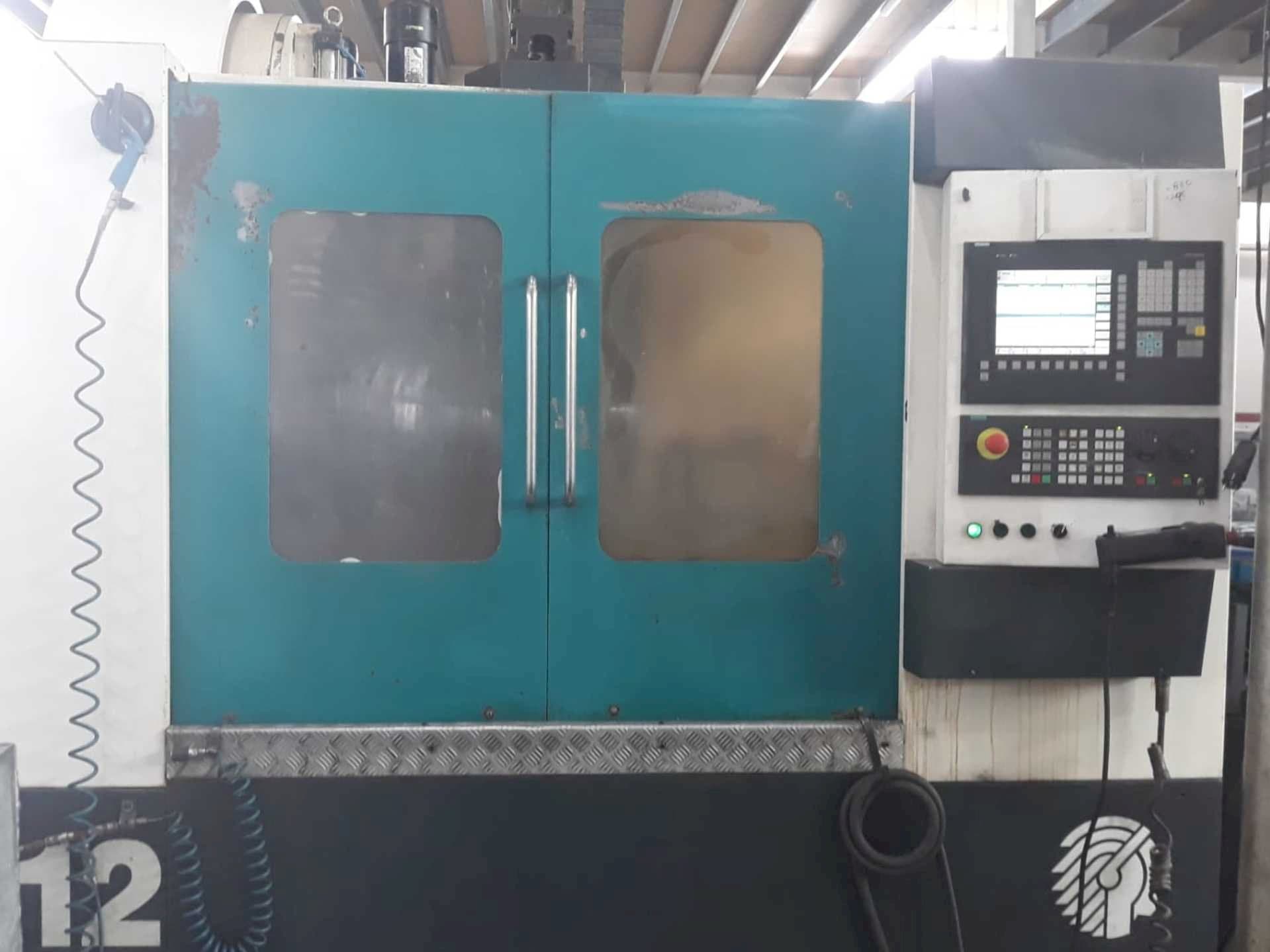 Prikaz stroja Huron VX12 sprijeda