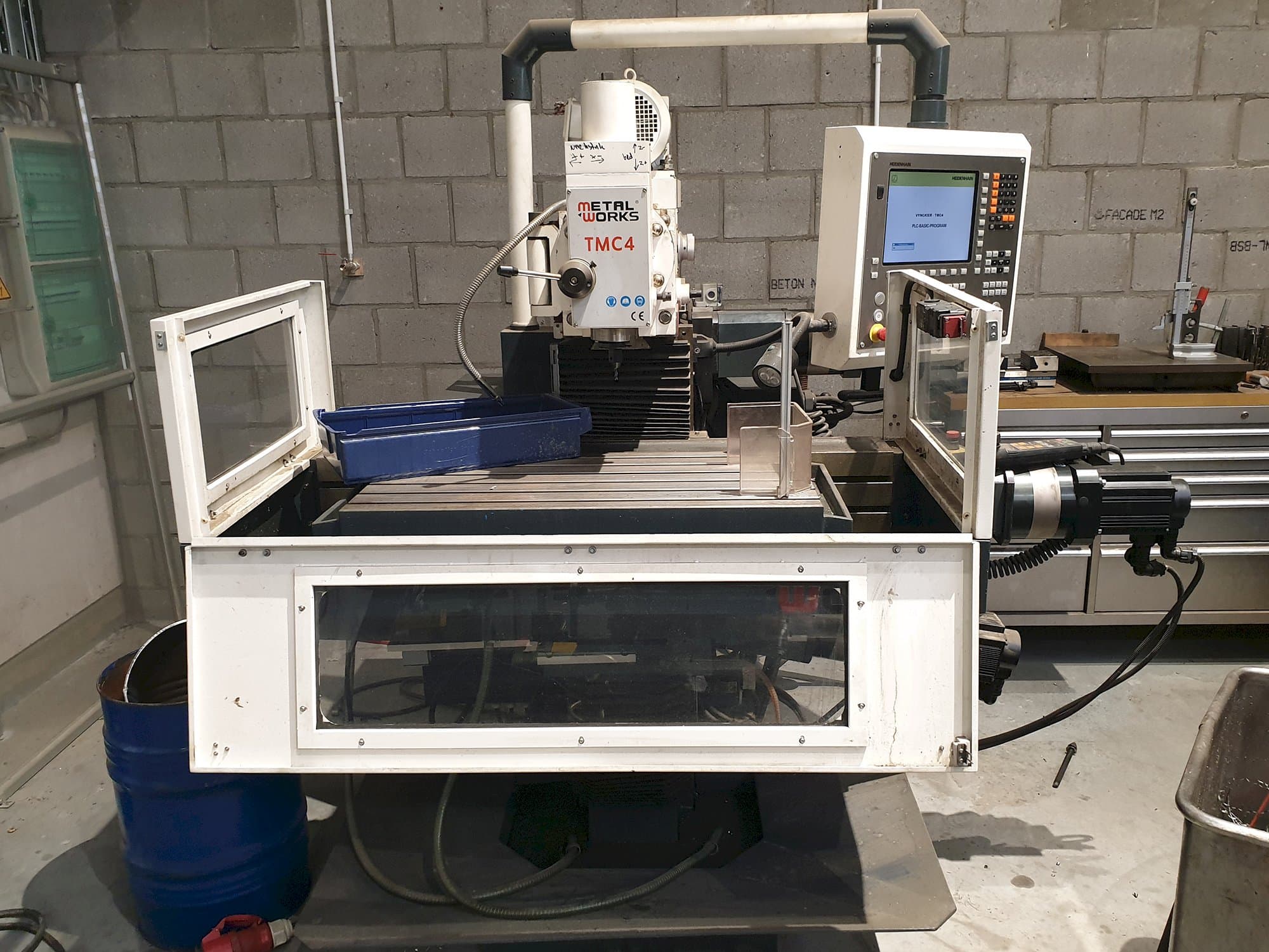 Prikaz  stroja Metal Works TMC 4 sprijeda