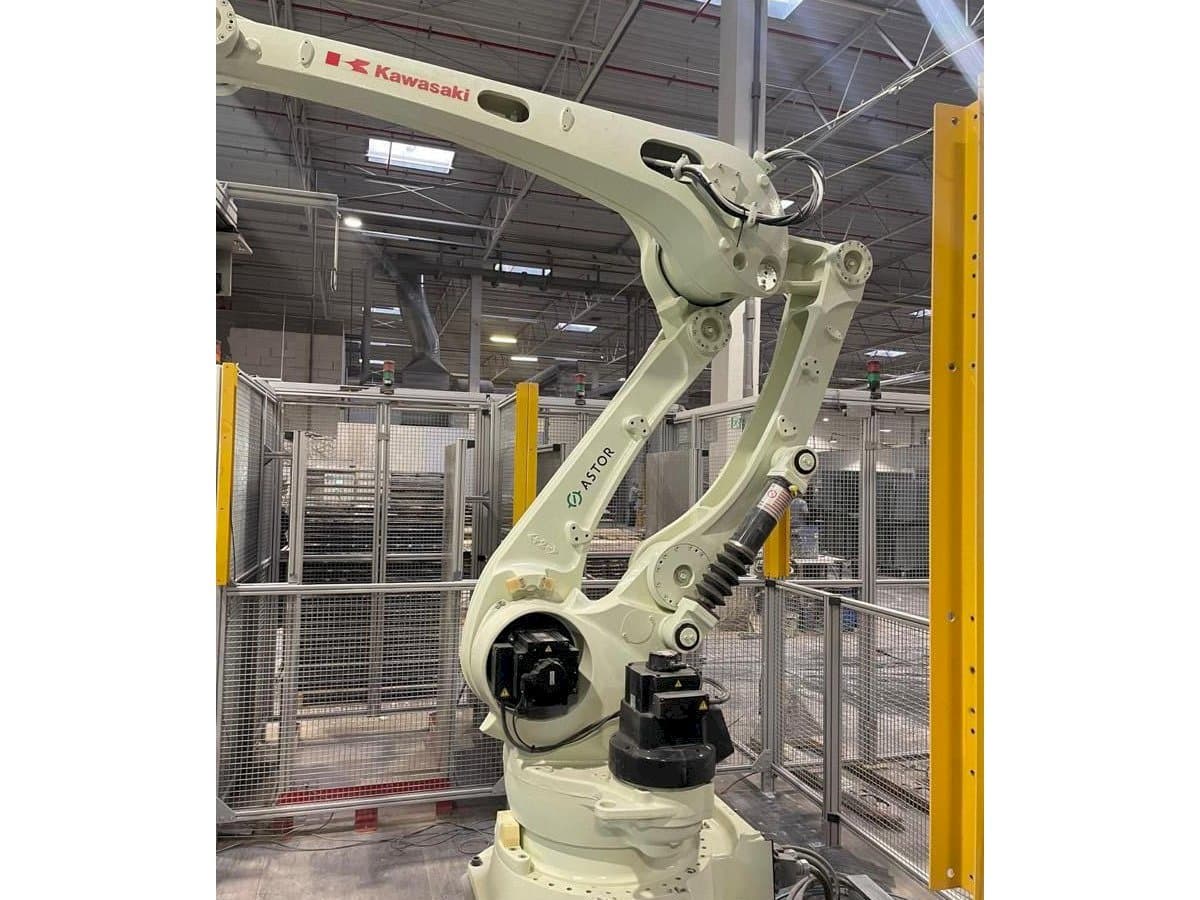 Prikaz stroja Kawasaki 3CP180L-AC03 sprijeda