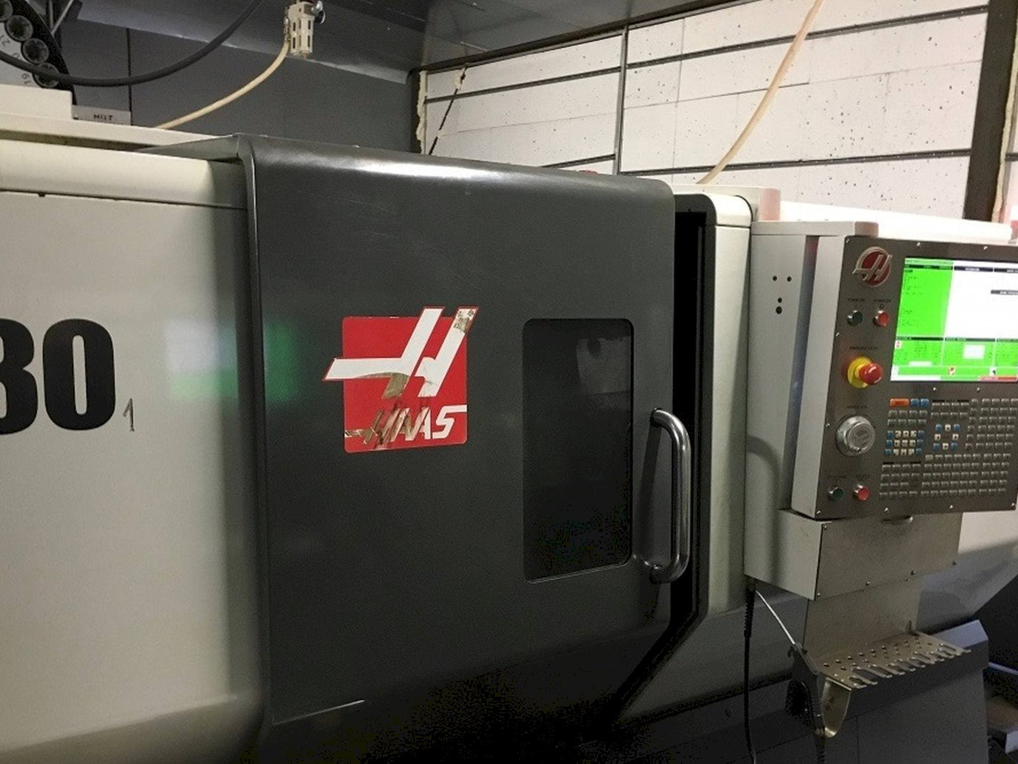 Prikaz  stroja HAAS ST-30  sprijeda