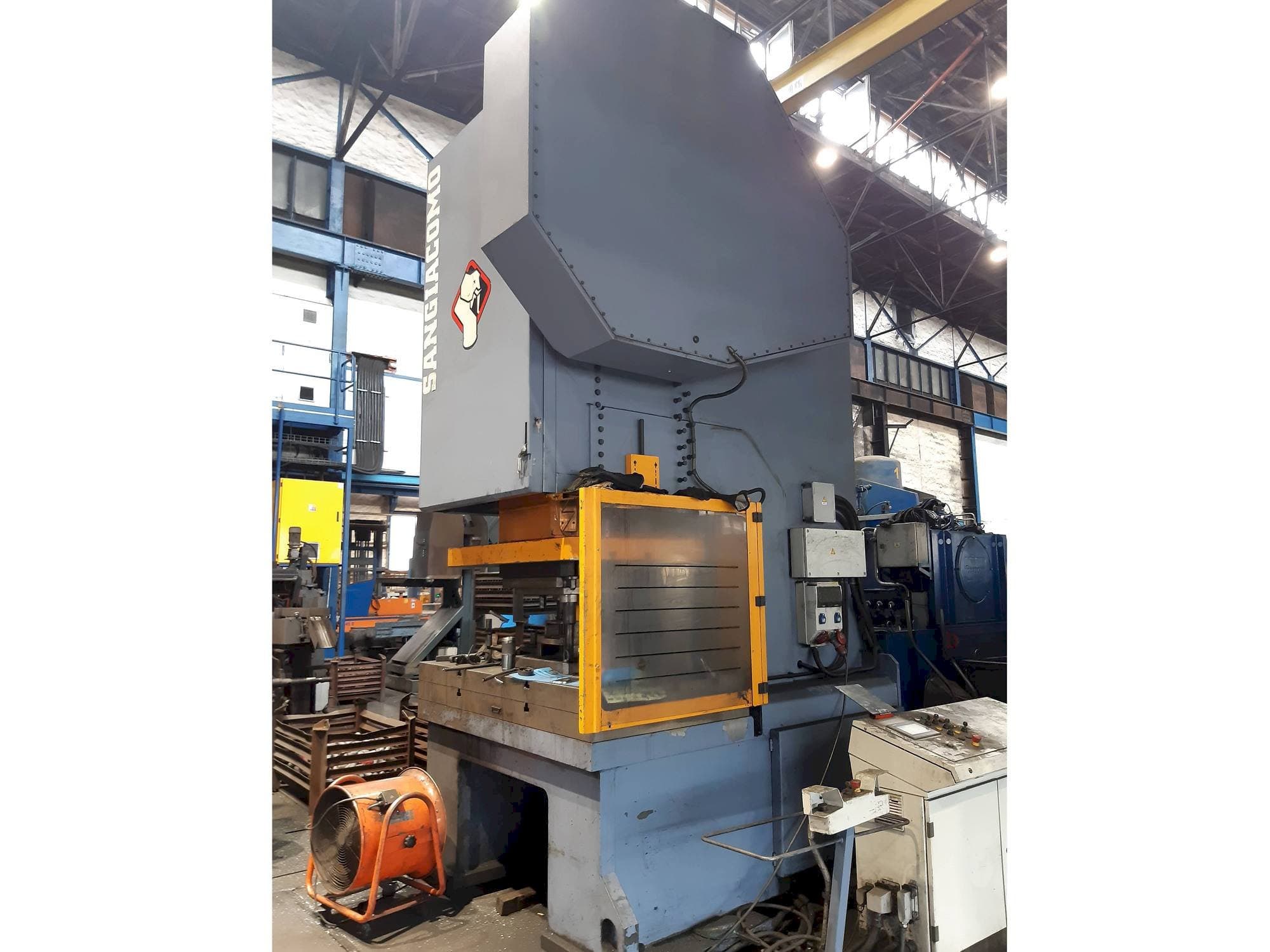 Prikaz  stroja Sangiacomo T.450 RCE  sprijeda