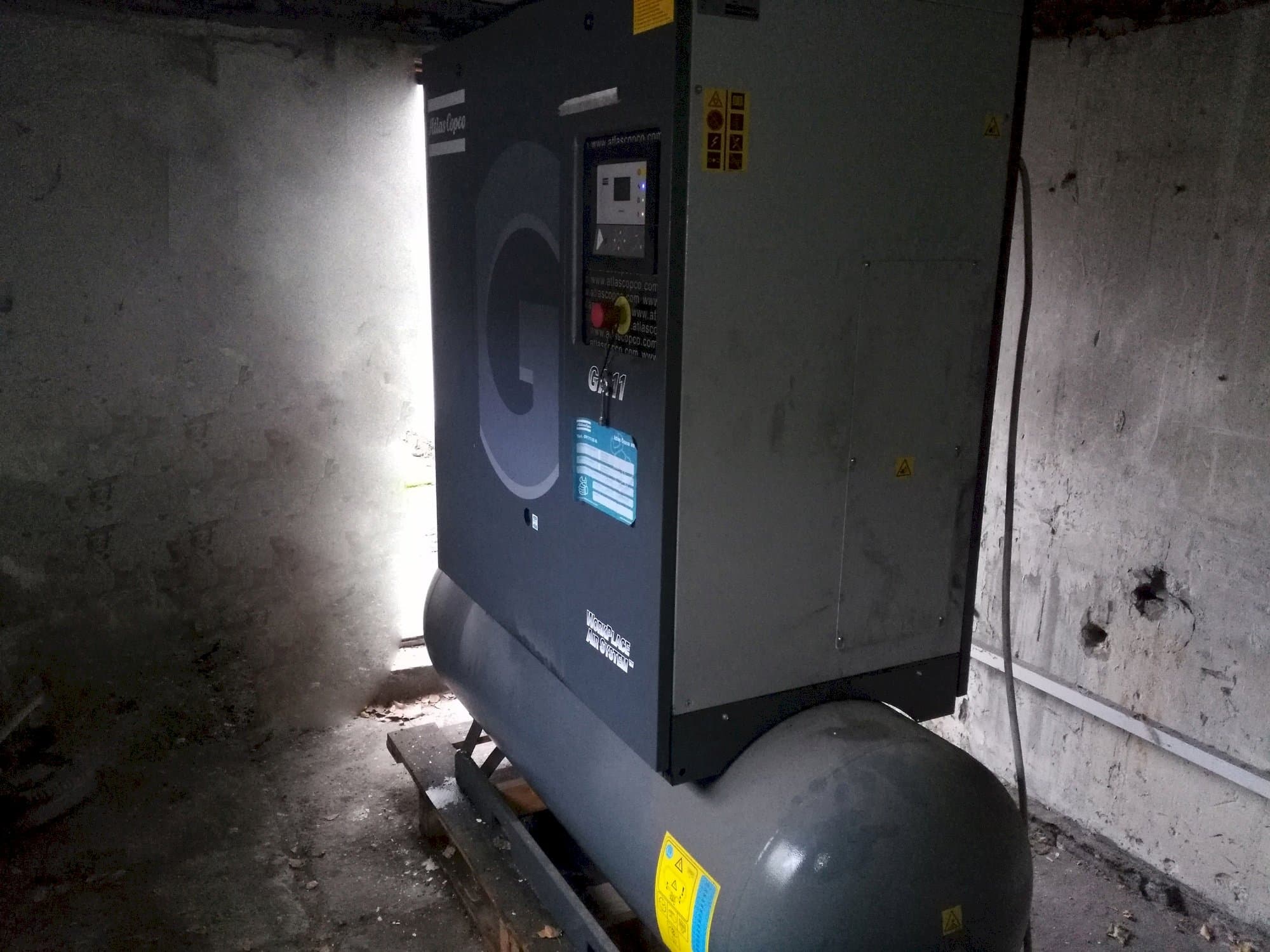 Prikaz stroja Atlas Copco GA11P sprijeda