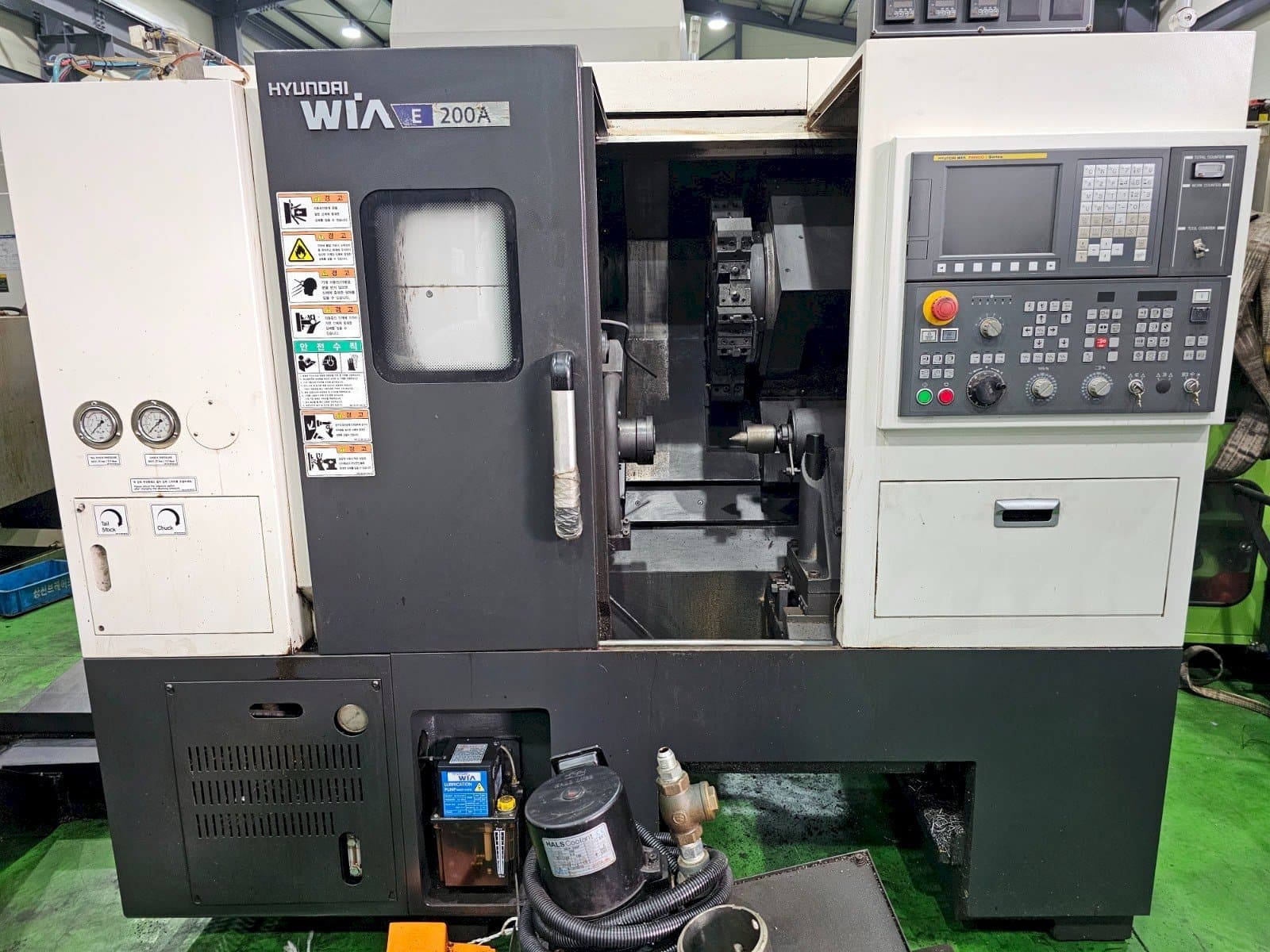 Prikaz stroja Hyundai Wia E 200A sprijeda