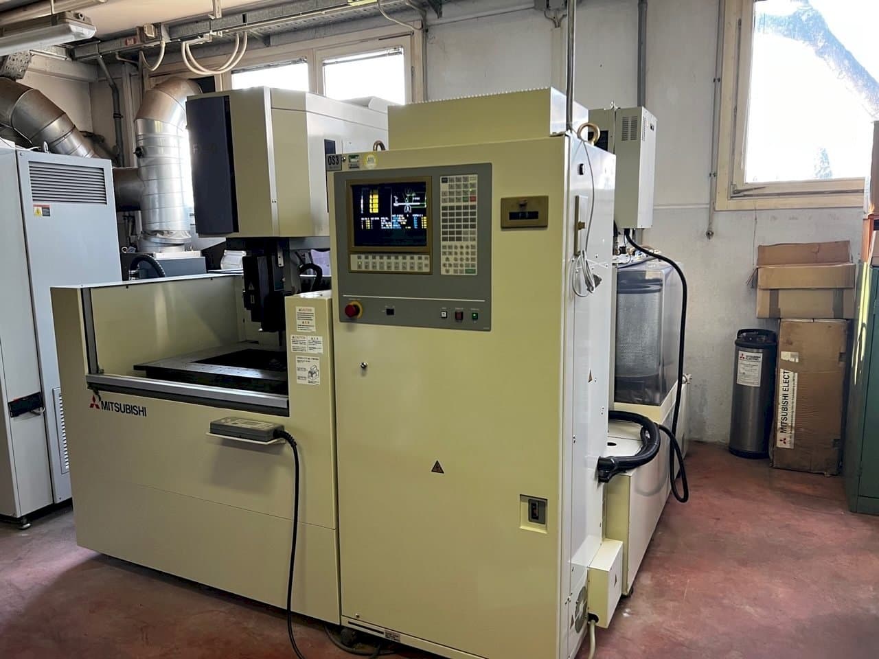 Prikaz stroja Mitsubishi fx 20 sprijeda