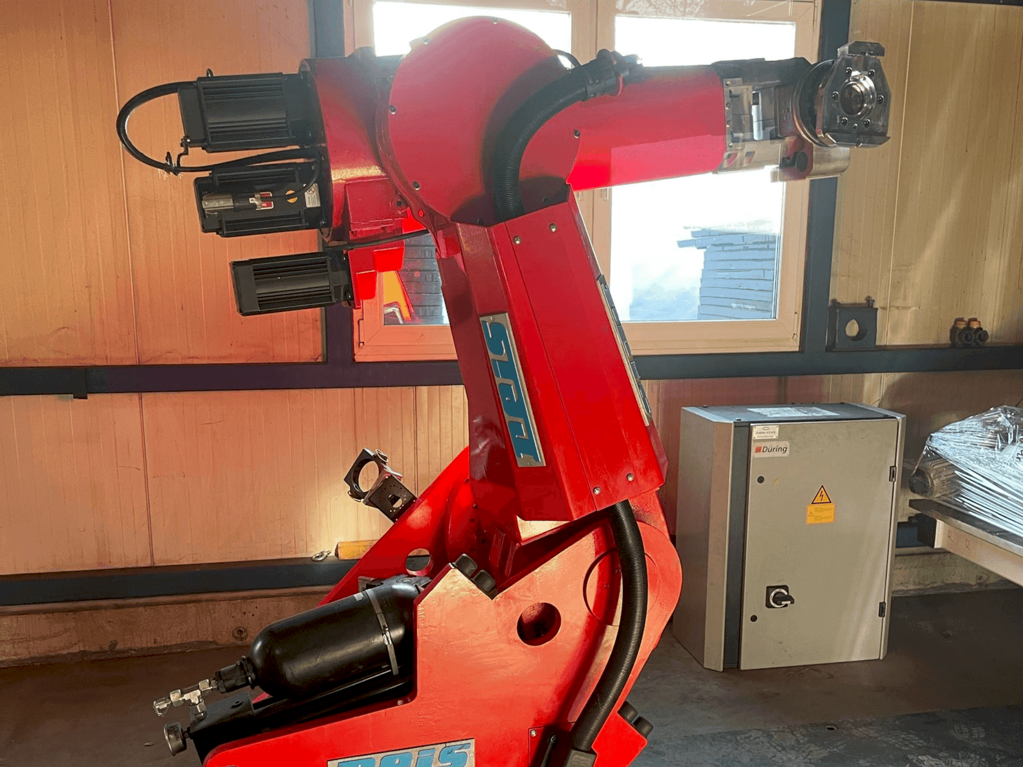 Prikaz  stroja Reis SRV 130  sprijeda