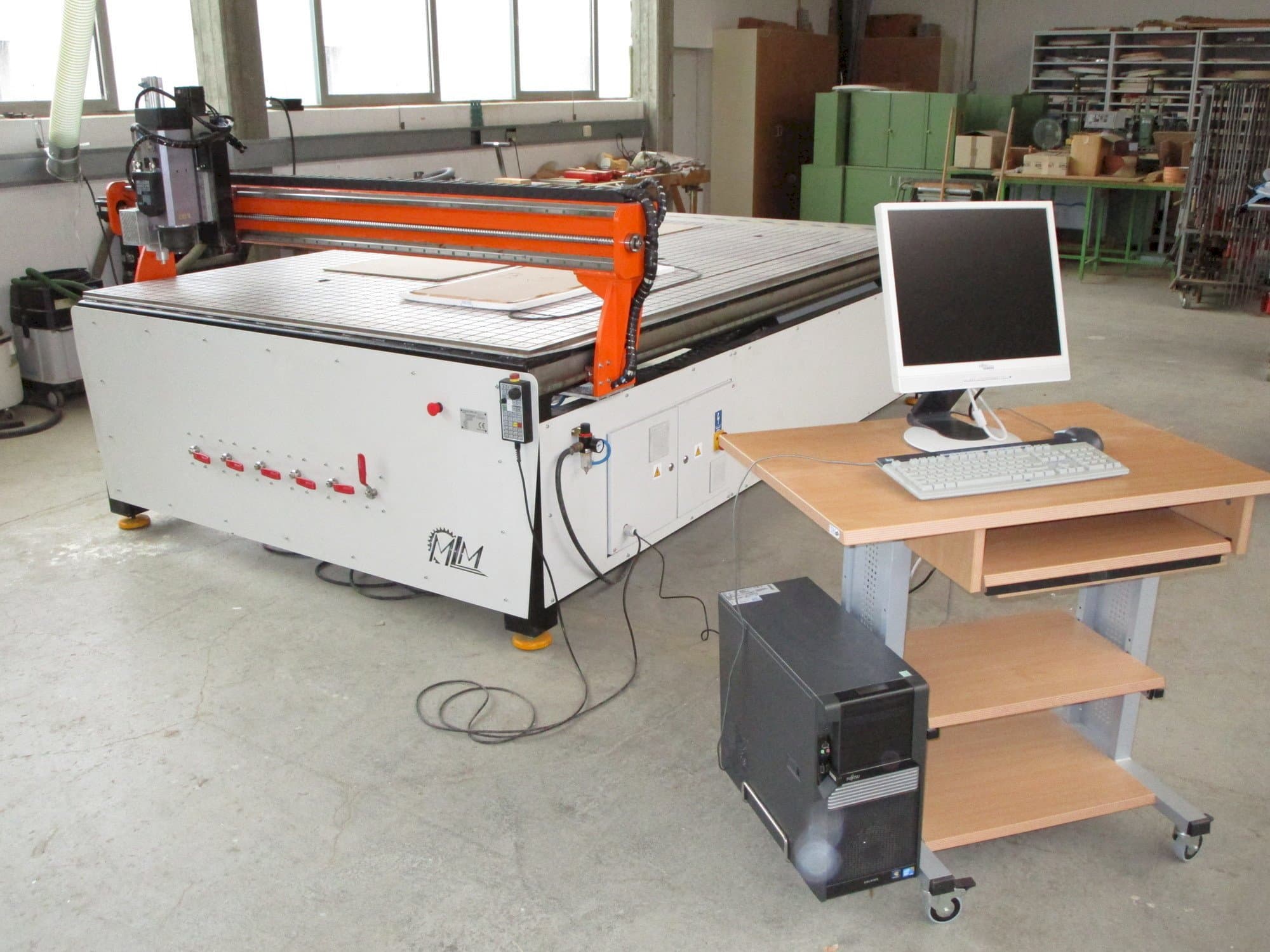 Prikaz stroja MLM Ploter CNC sprijeda