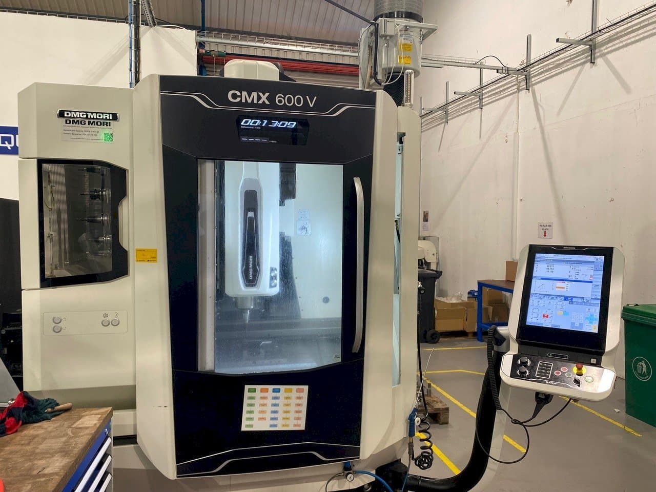 Prikaz stroja DMG CMX 600 V sprijeda