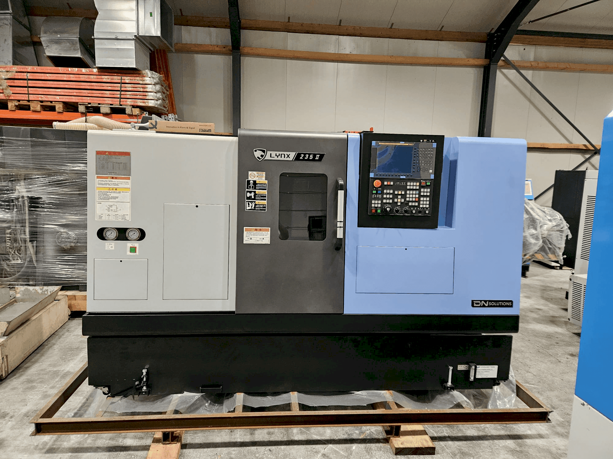 Prikaz stroja DOOSAN Lynx 235II sprijeda