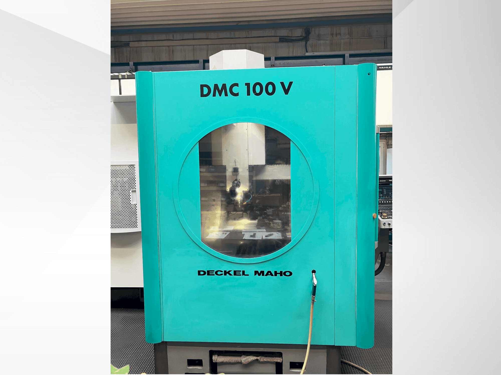 Prikaz stroja DECKEL MAHO DMC 100V sprijeda