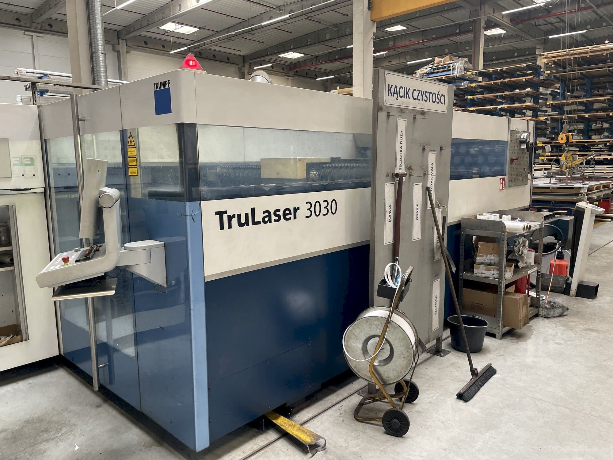 Prikaz stroja Trumpf TruLaser 3030 sprijeda