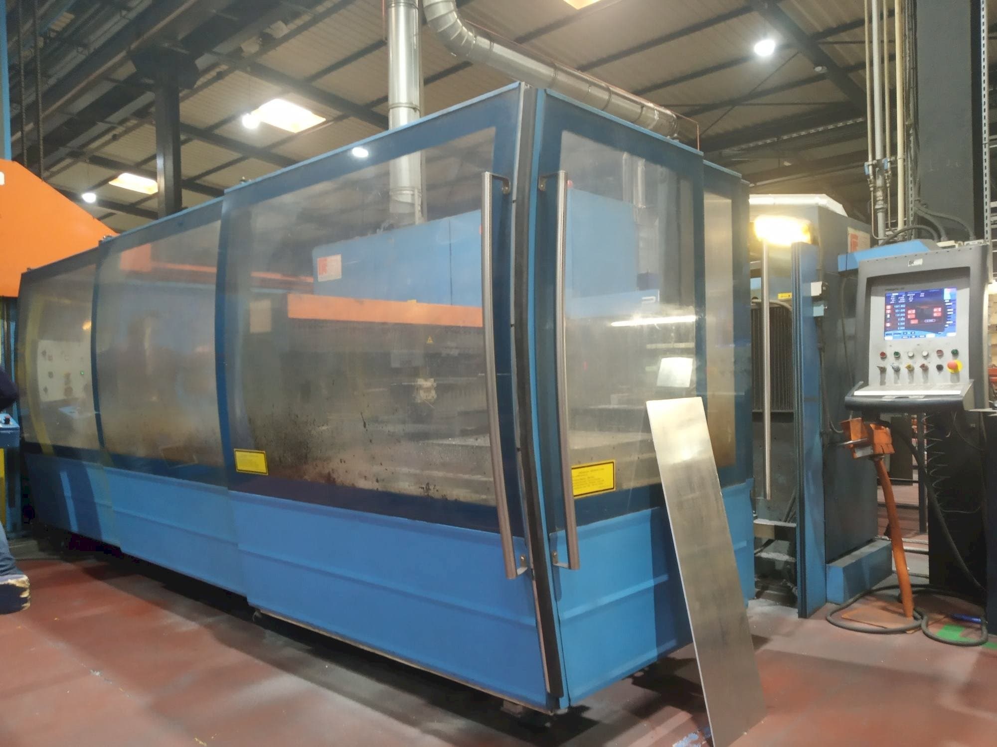 Prikaz stroja Prima Power Platino 1530 slijeva