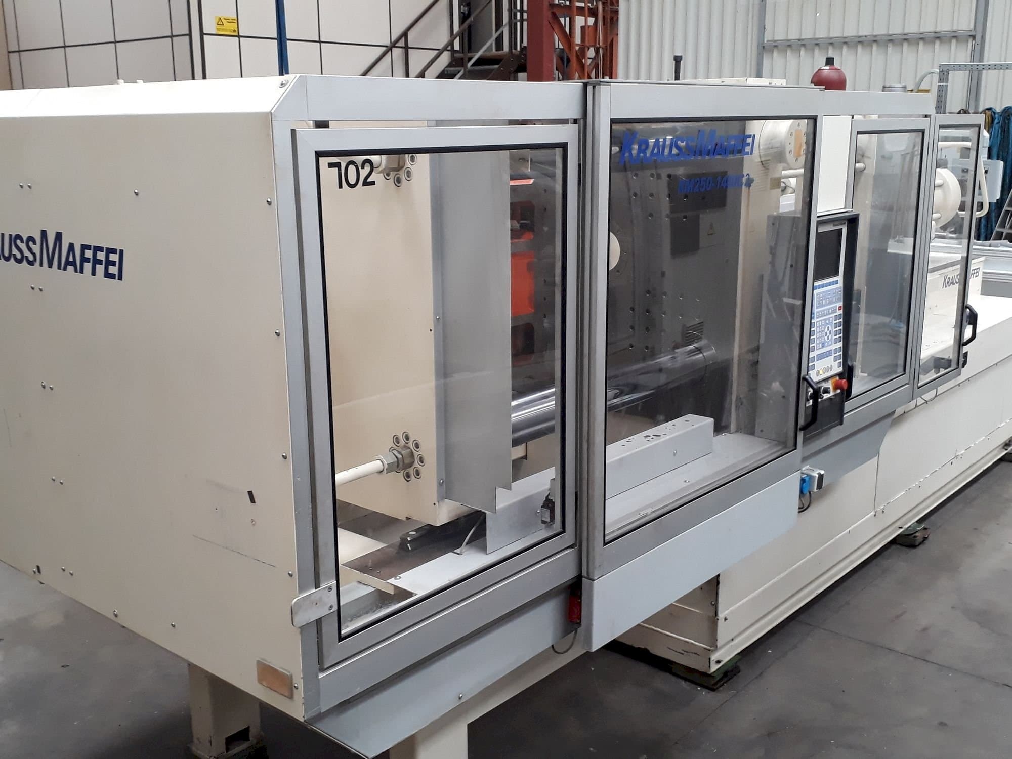 Prikaz  stroja Krauss Maffei 250-1400 C2  sprijeda