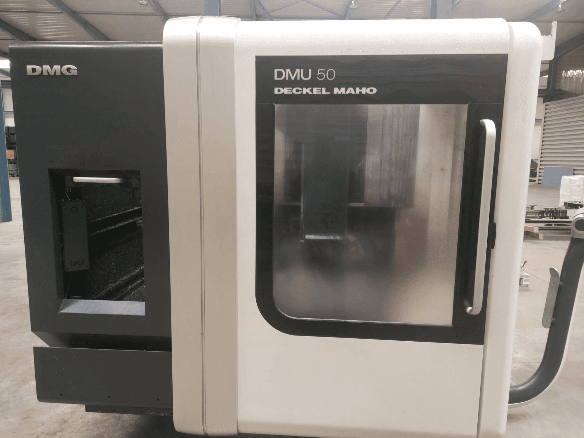 Prikaz stroja DMG DECKEL MAHO DMU 50 sprijeda