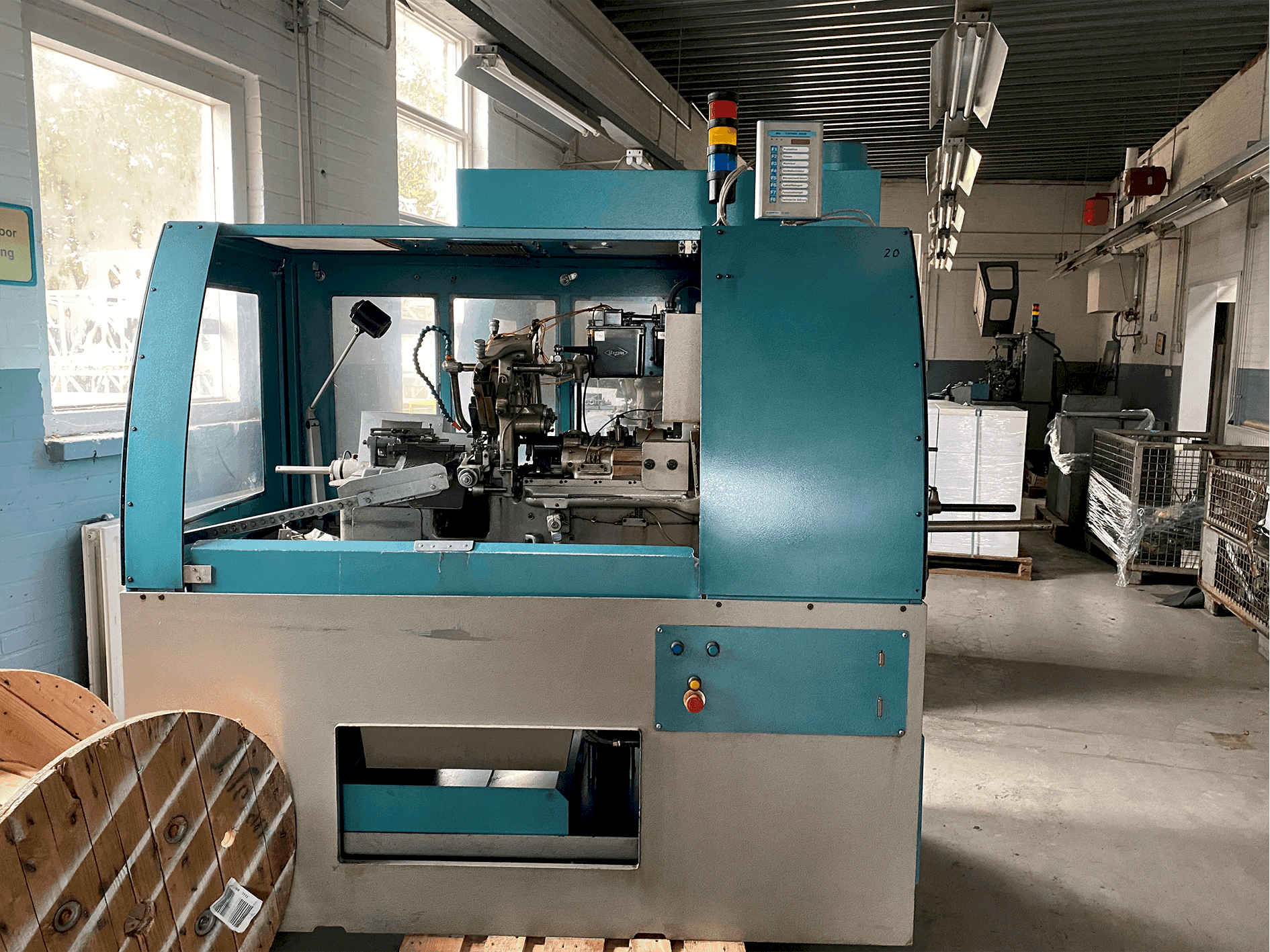 Prikaz stroja Tornos-Bechler NAT-125 vario sprijeda