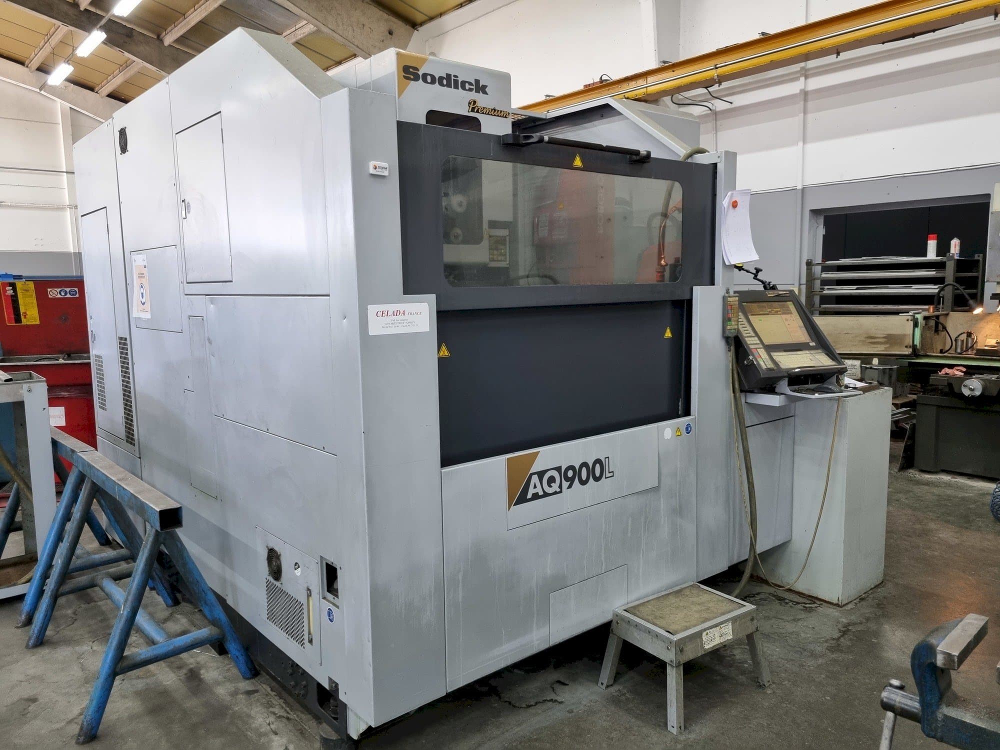 Prikaz stroja Sodick AQ900L sprijeda