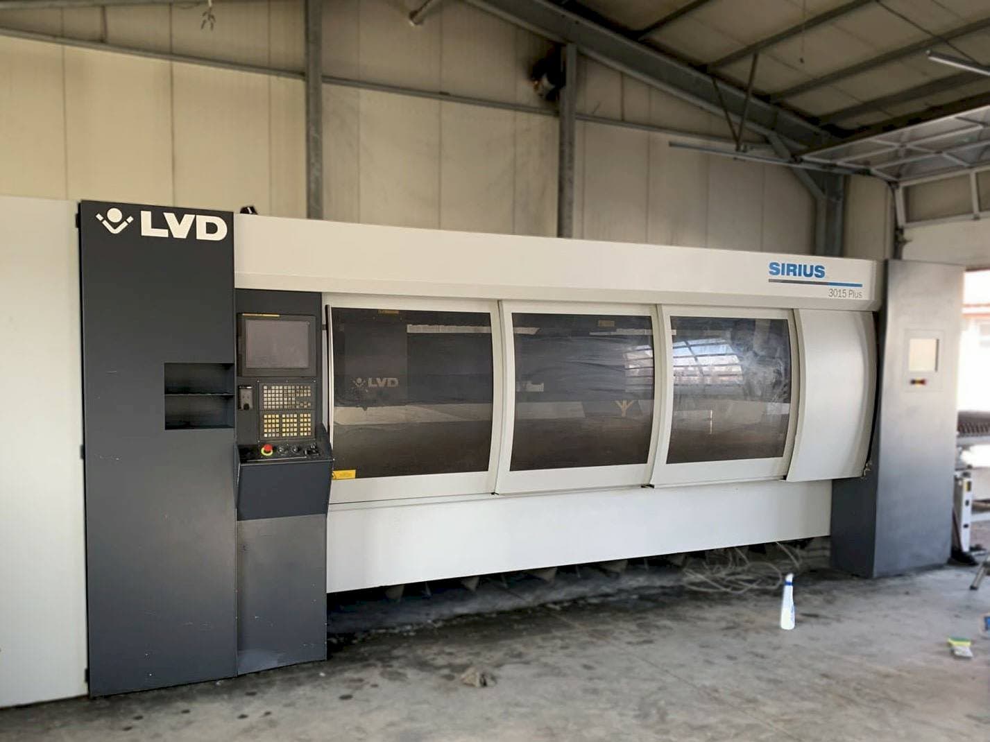 Prikaz stroja LVD Sirius Plus 3015 sprijeda