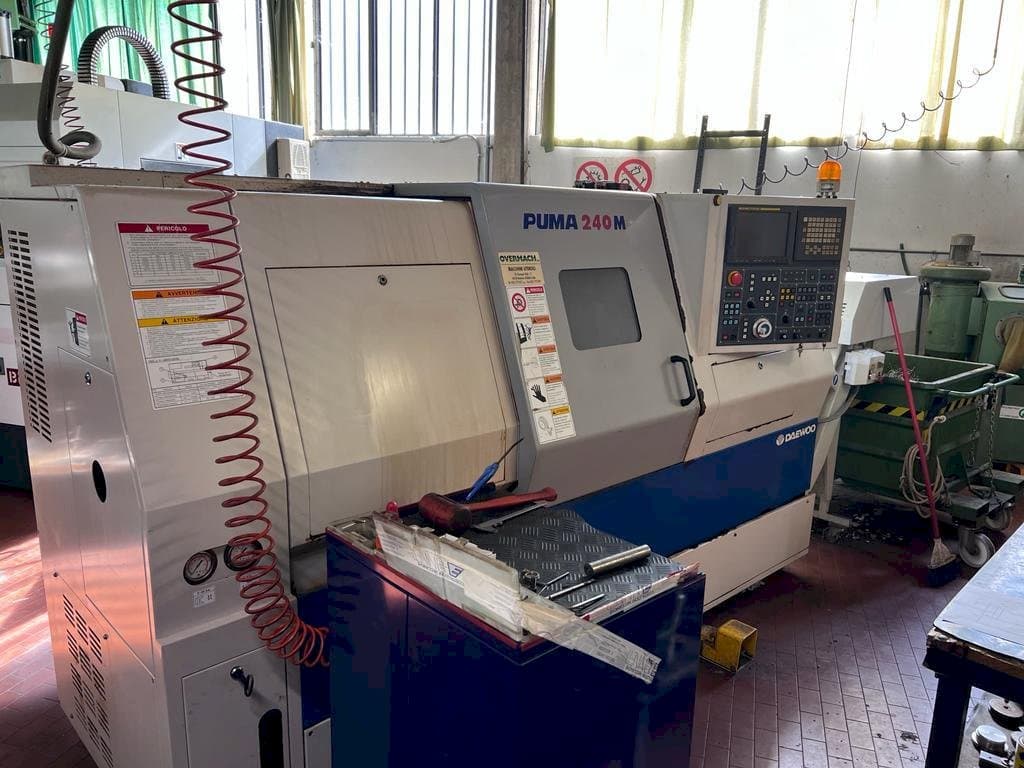 Prikaz stroja DAEWOO Puma 240M sprijeda