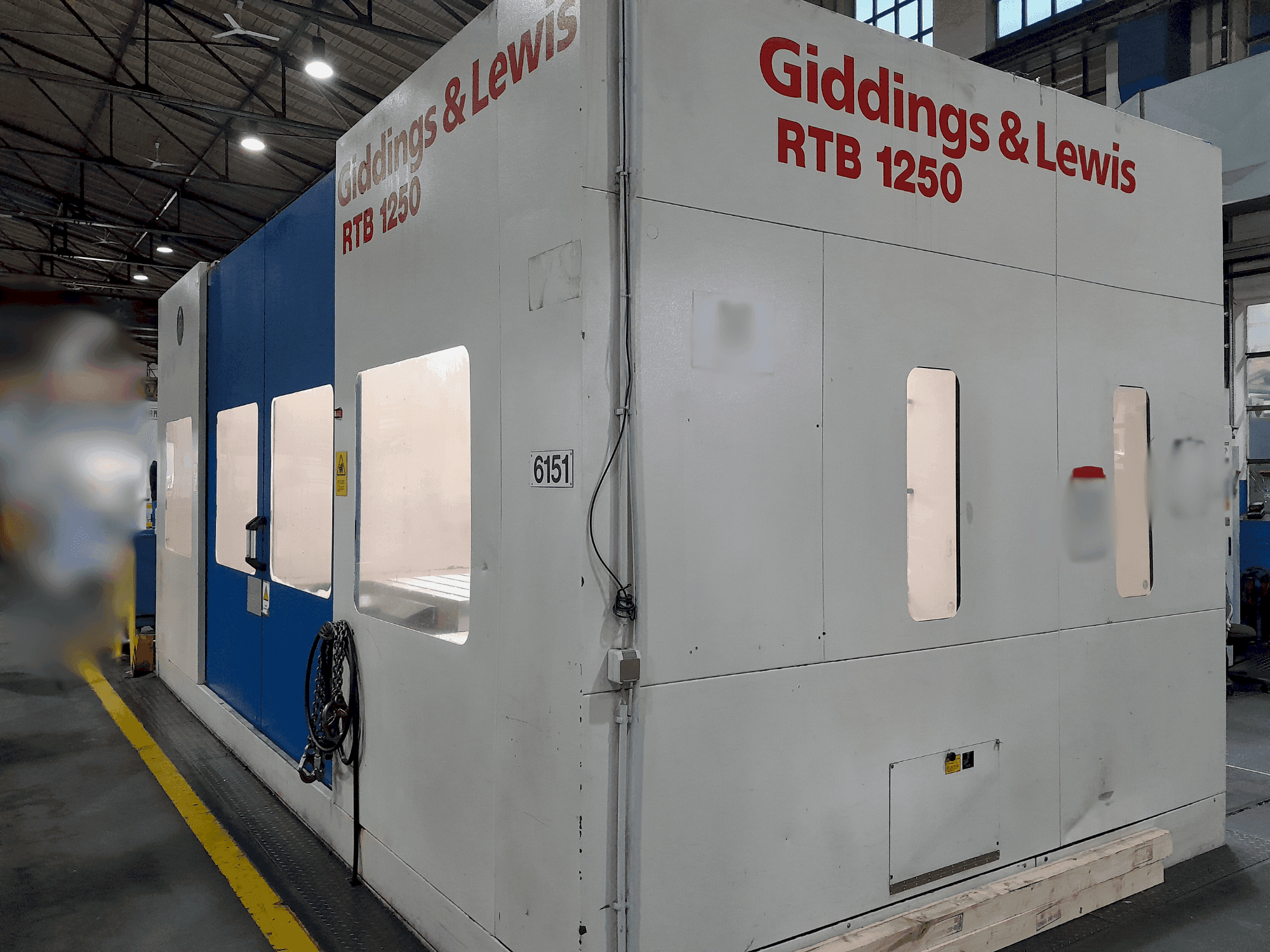 Prikaz stroja GIDDINGS & LEWIS HMC 410 RTB 1250 sprijeda