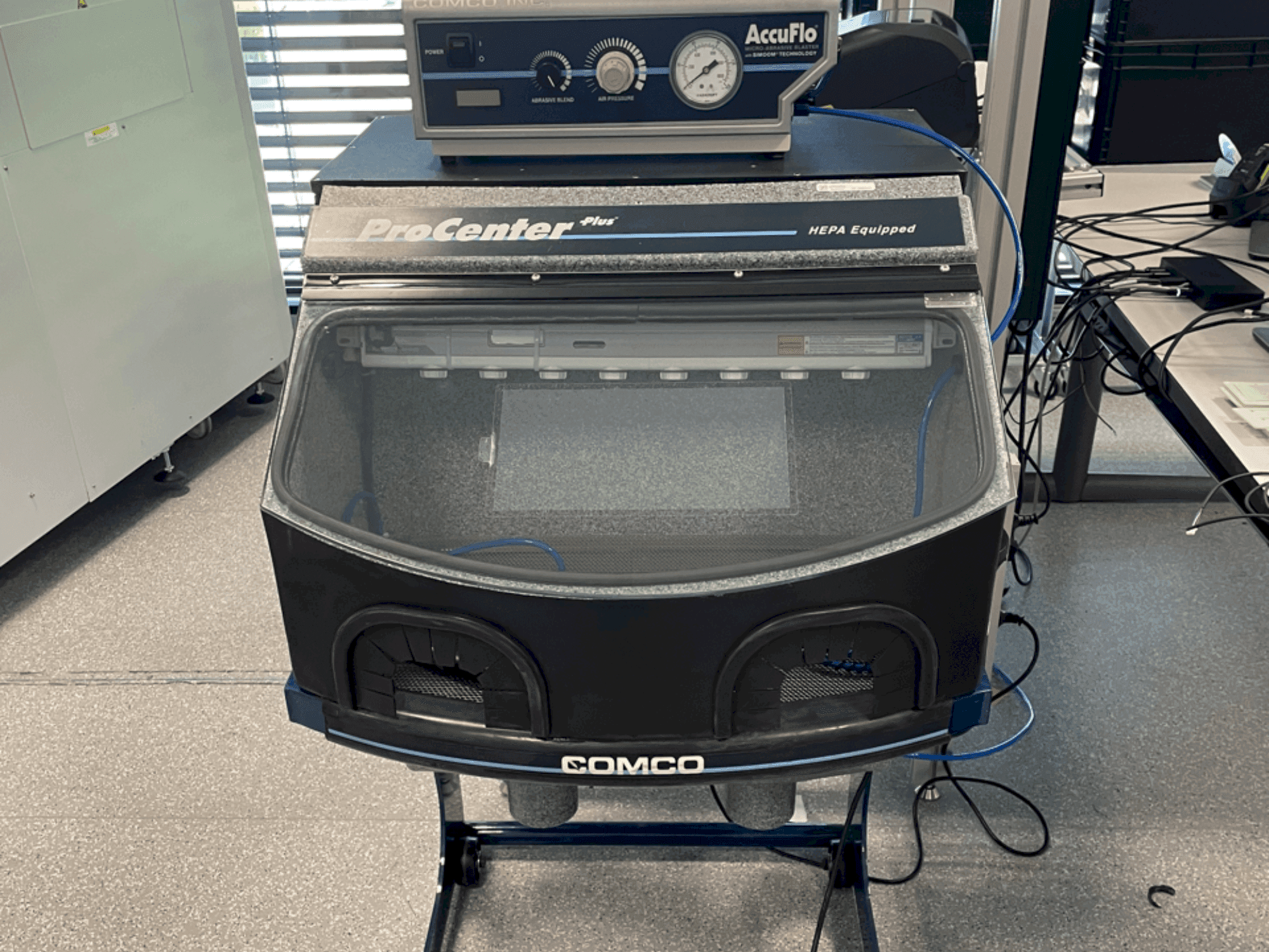 Prikaz stroja COMCO CTR201-2 sprijeda