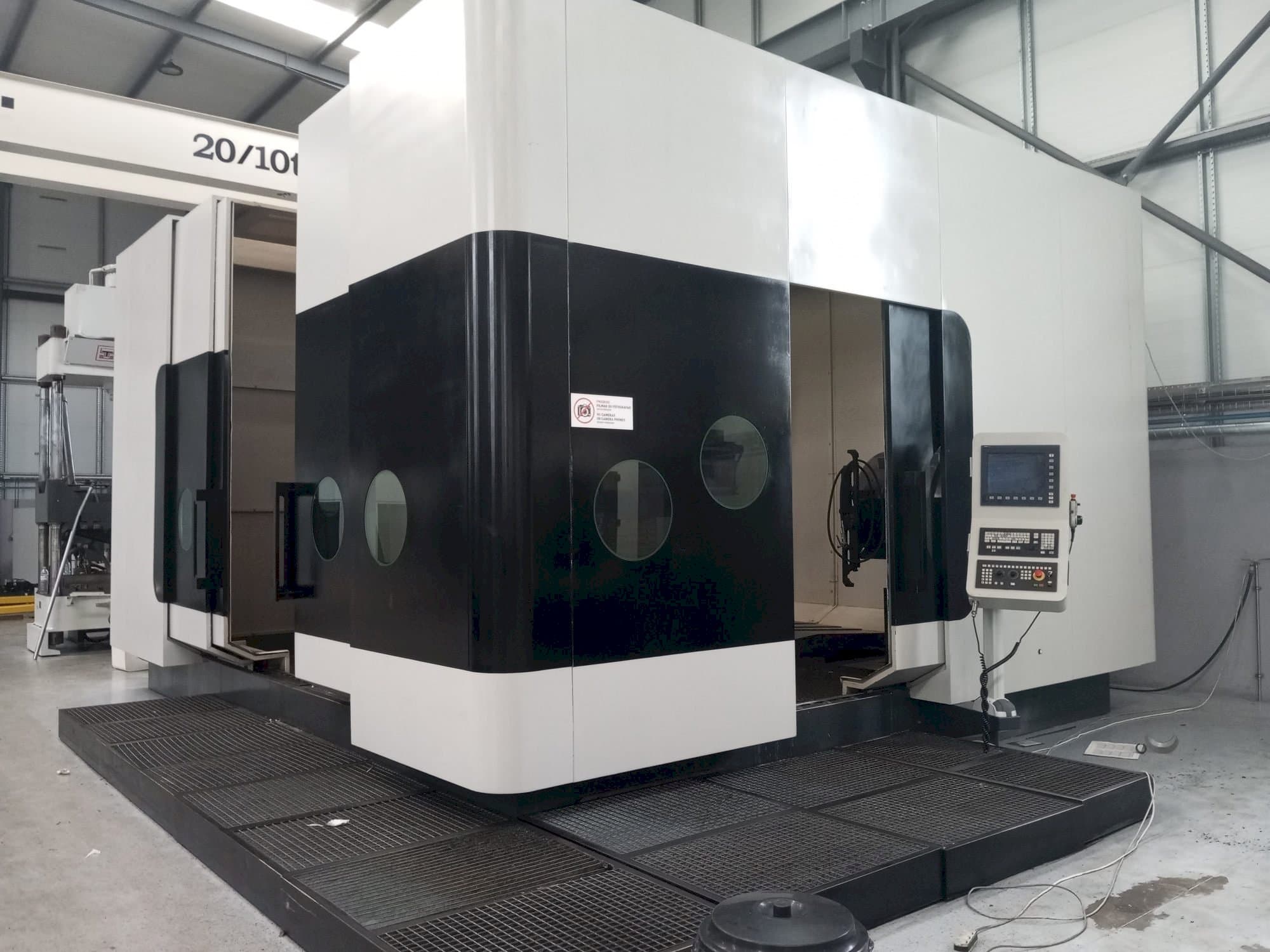 Prikaz stroja CHETO 3000 sprijeda