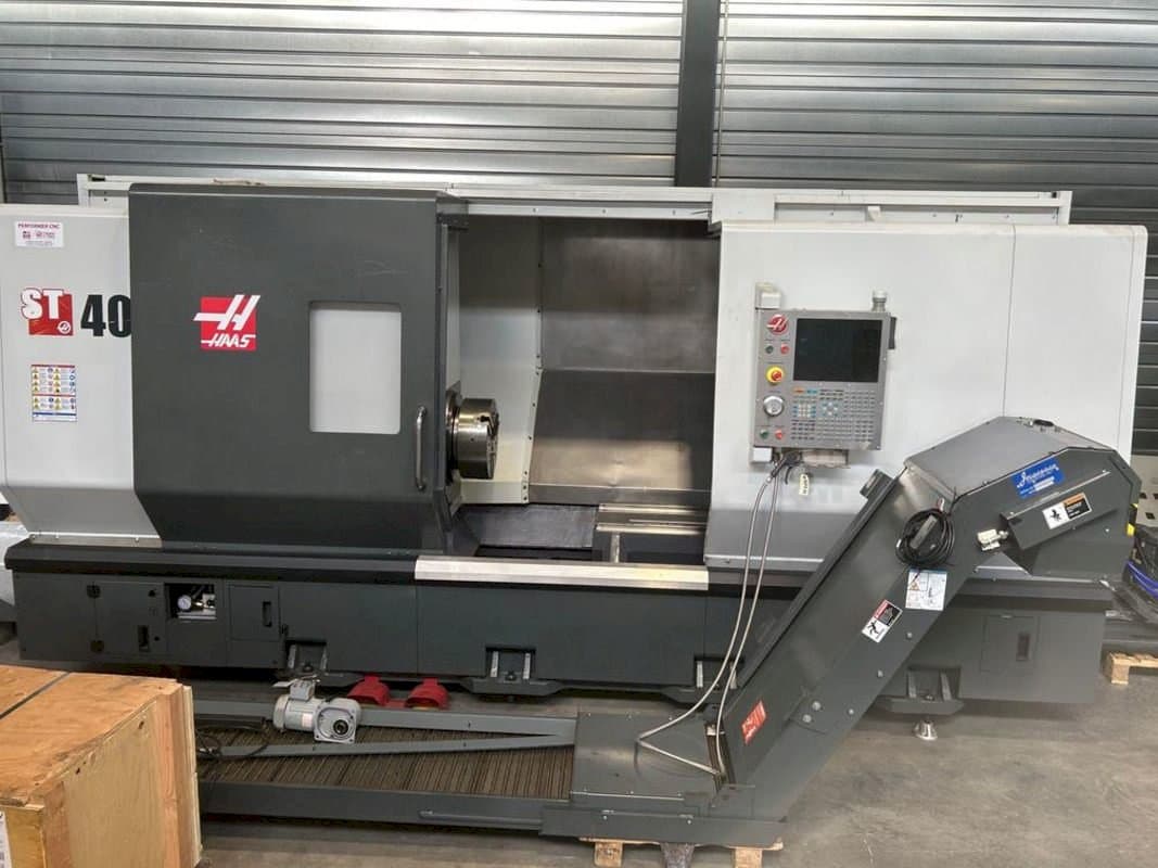 Prikaz stroja HAAS ST-40 sprijeda