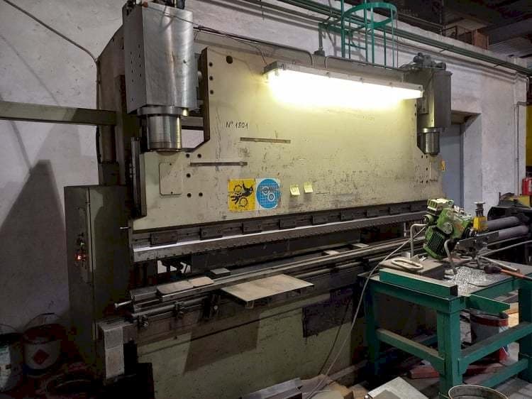 Prikaz stroja DONEWELL HP3B sprijeda