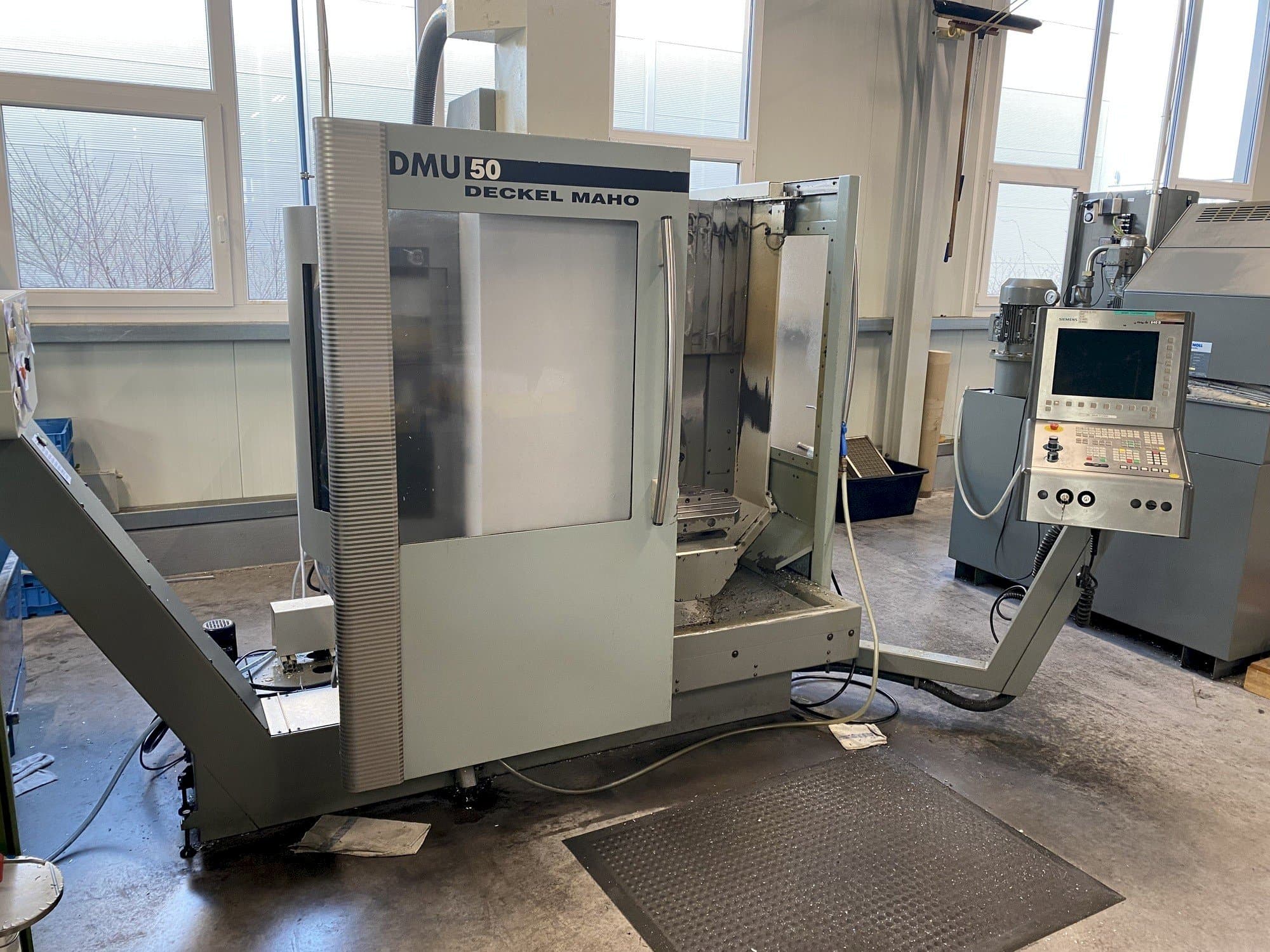 Prikaz stroja DECKEL MAHO DMU 50 sprijeda