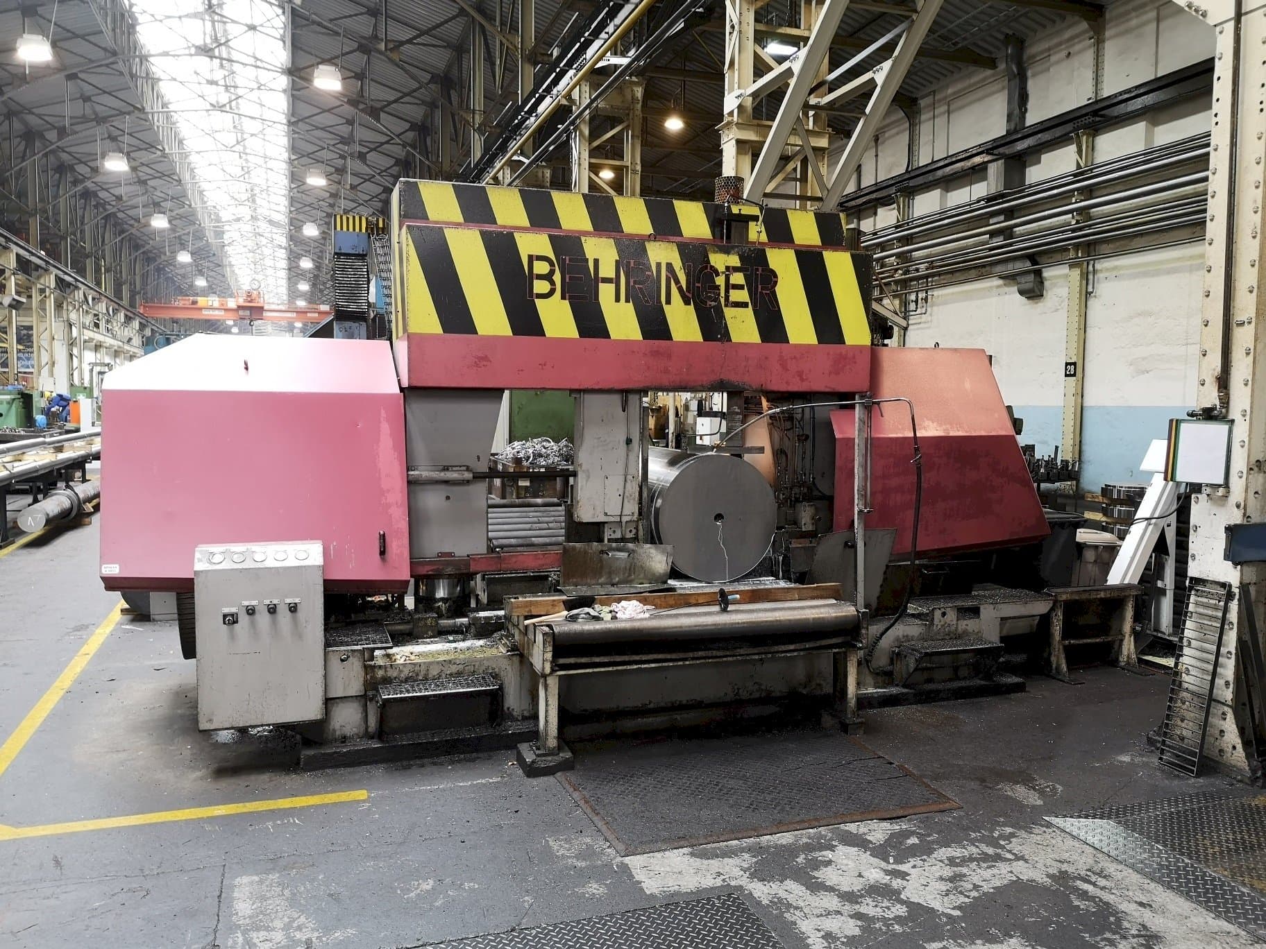 Prikaz  stroja Behringer HBP1080/1700 A/CNC  sprijeda