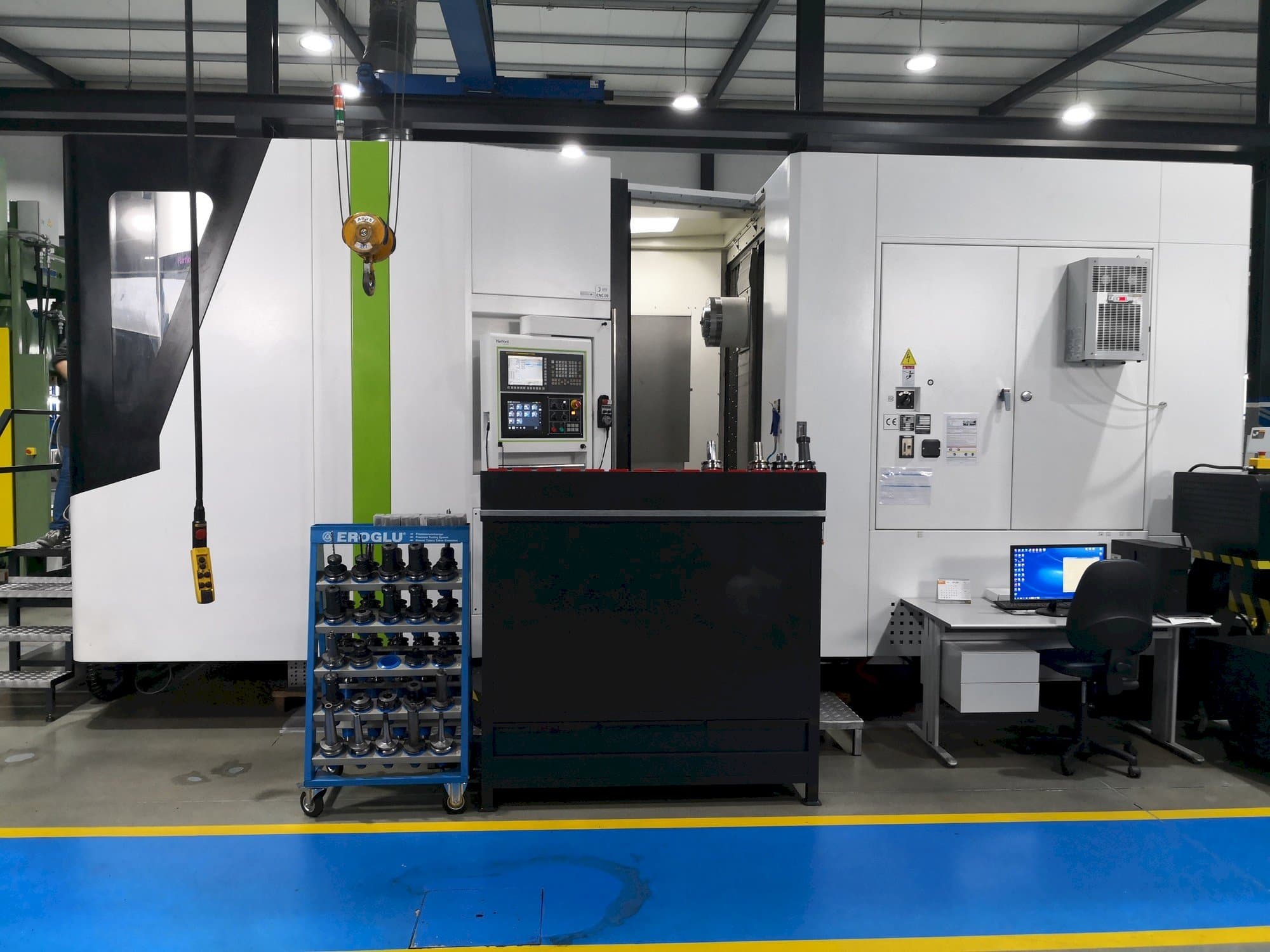 Prikaz stroja Hartford HMC-10 sprijeda