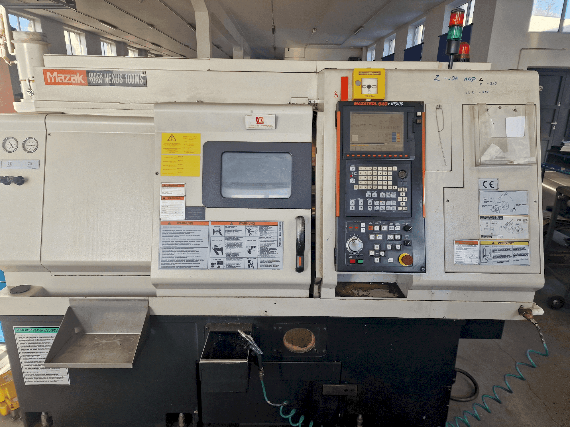 Prikaz  stroja Mazak QTN-100 MS  sprijeda