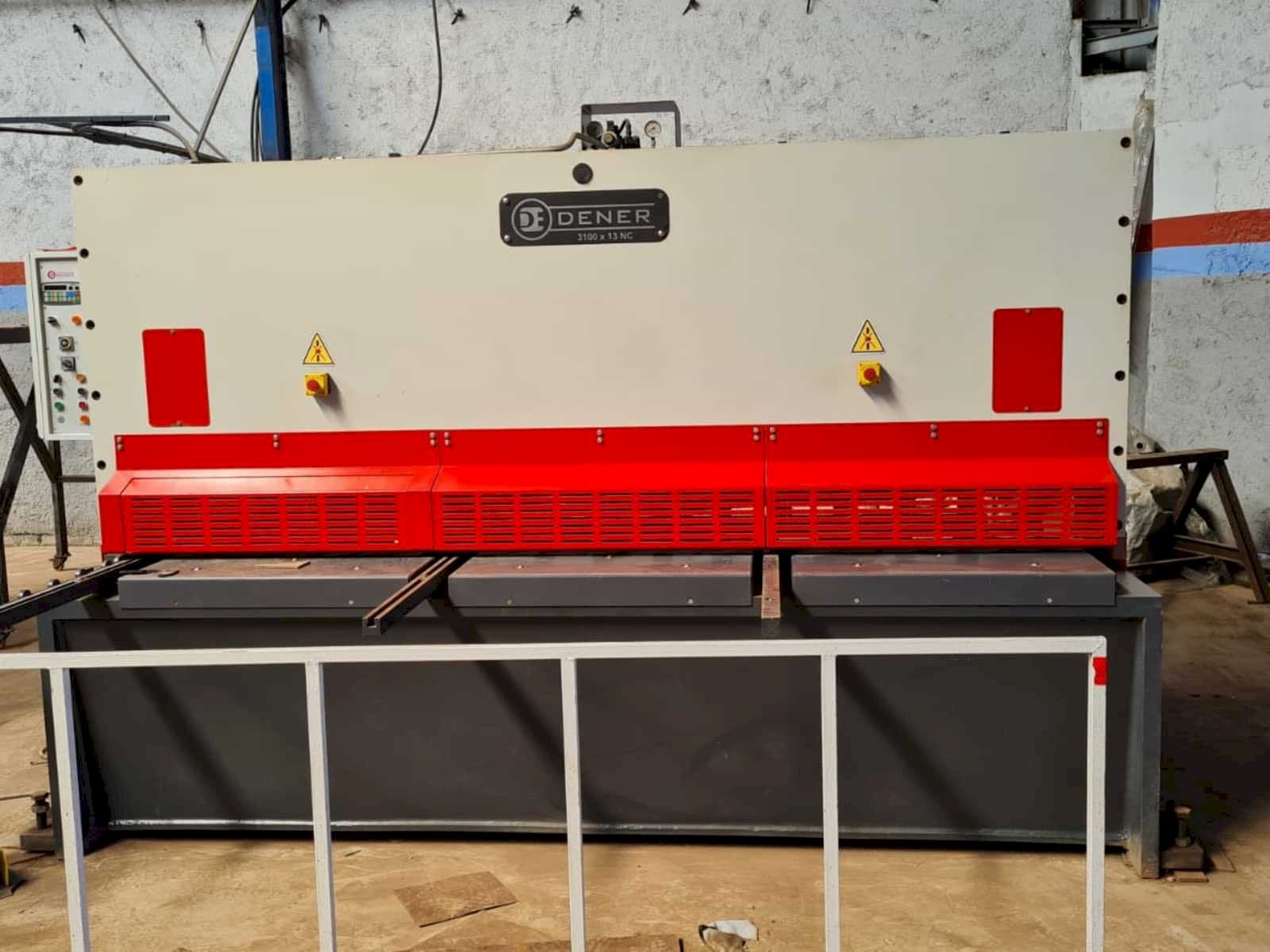 Prikaz stroja DENER BS 3013 sprijeda