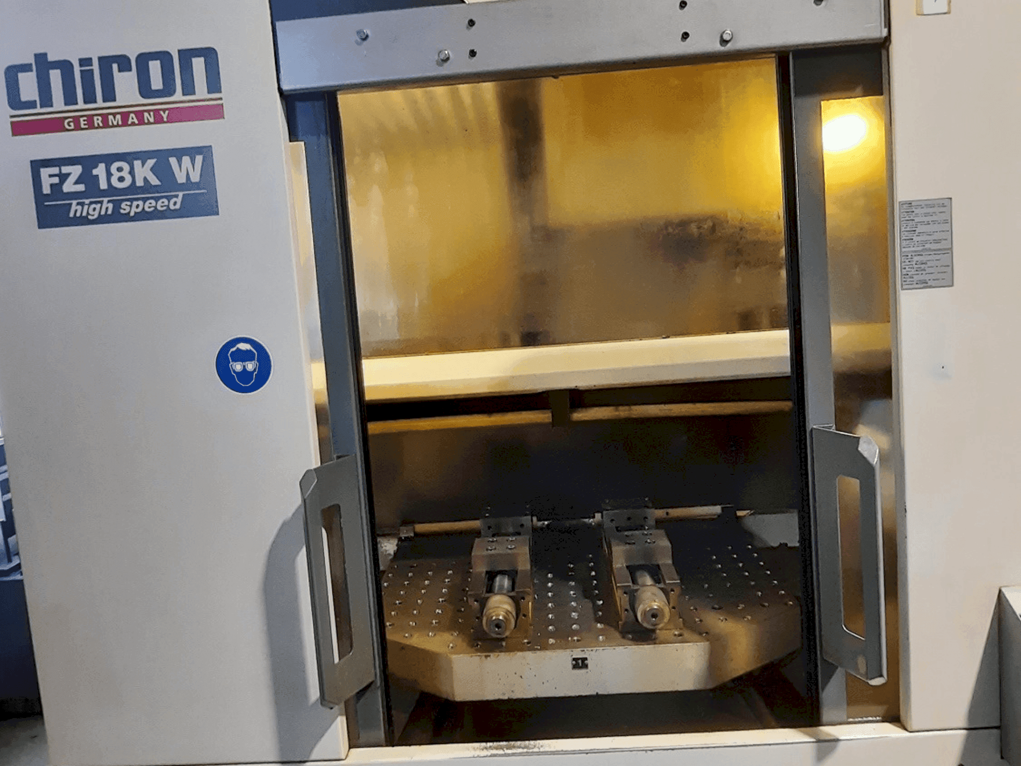 Prikaz  stroja CHIRON FZ 18 KW  sprijeda