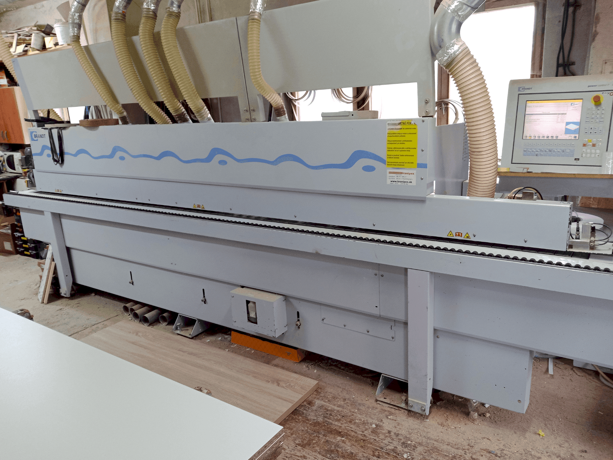 Prikaz  stroja BRANDT Highflex 1440  sprijeda