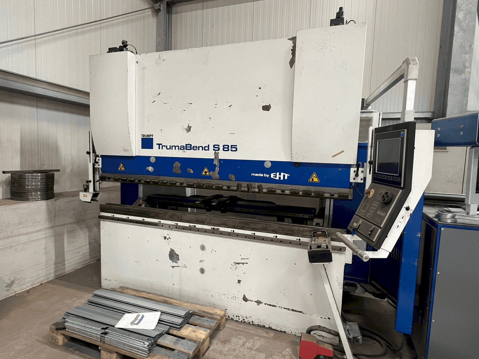 Prikaz stroja TRUMPF TrumaBend S 85 - 25 sprijeda