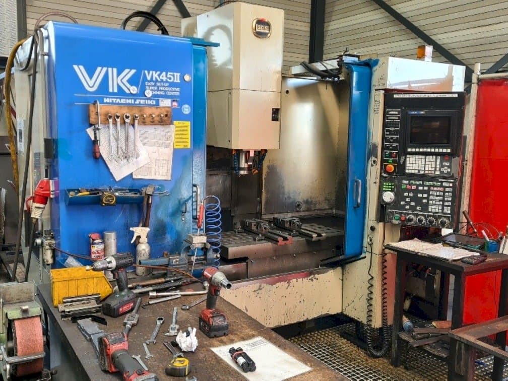 Prikaz stroja HITACHI SEIKI VK45II sprijeda