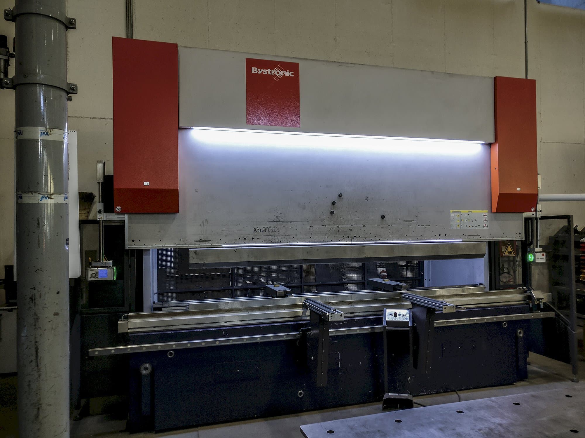 Prikaz stroja Bystronic Xpert 200x4100 sprijeda