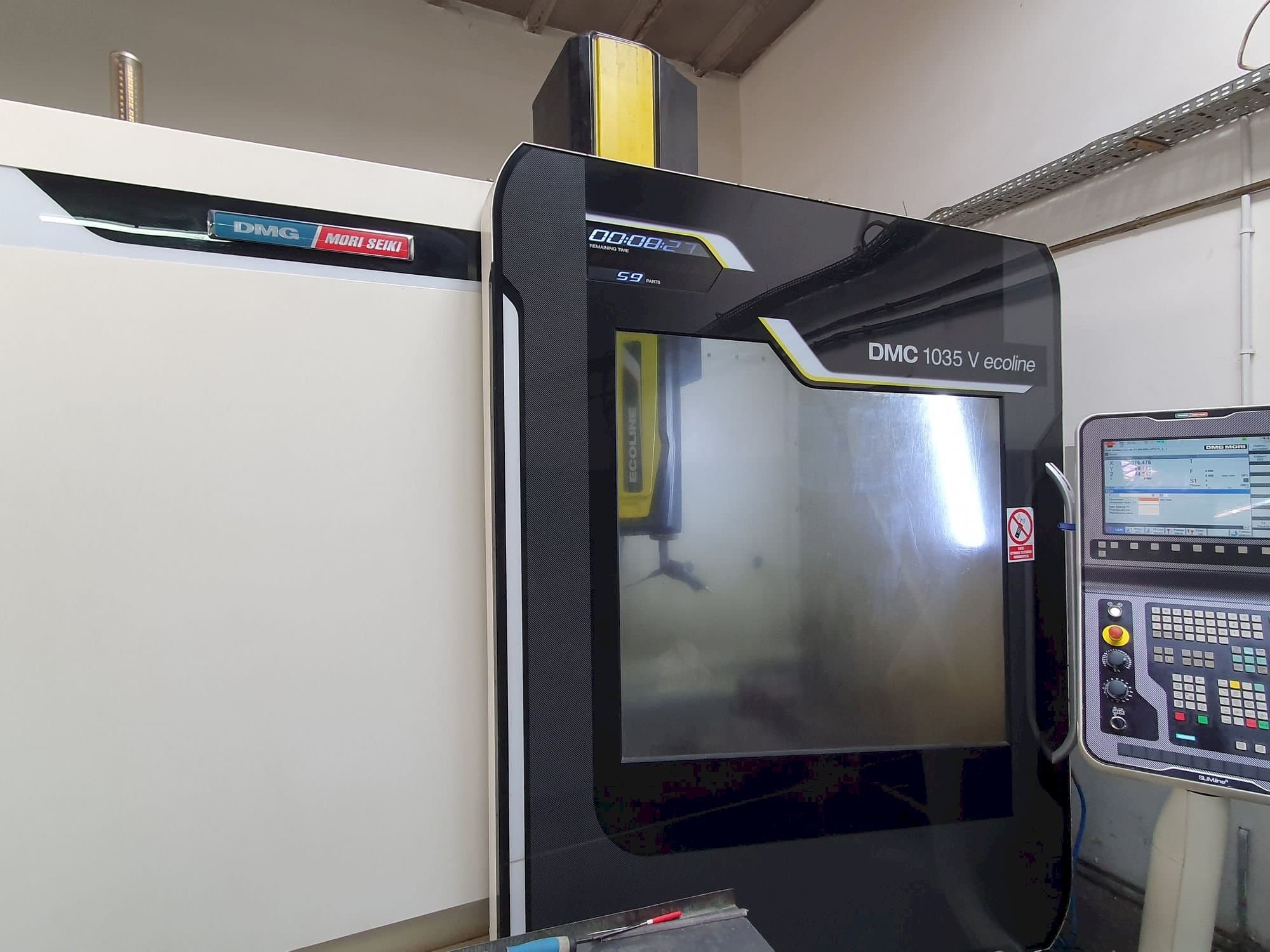 Prikaz  stroja DMG MORI DMC 1035V Ecoline  sprijeda
