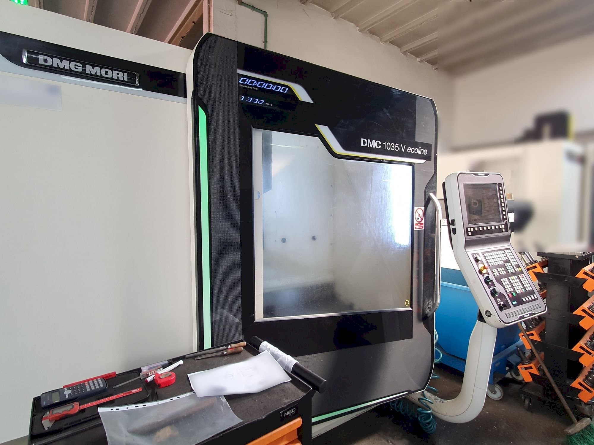Prikaz stroja DMG MORI DMC 1035V Ecoline sprijeda