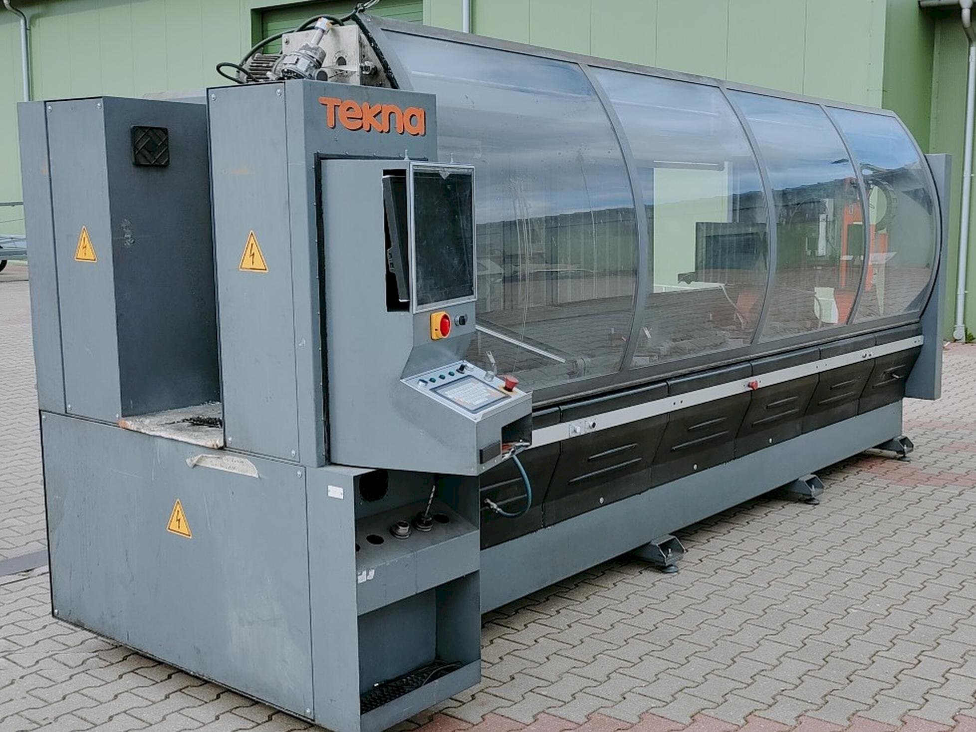 Prikaz stroja Tekna TK427-3 sprijeda