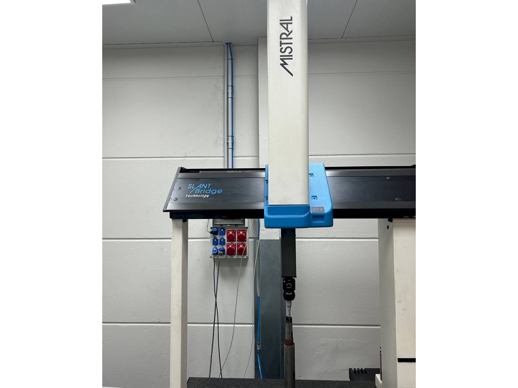 Prikaz stroja DEA Mistrall sprijeda