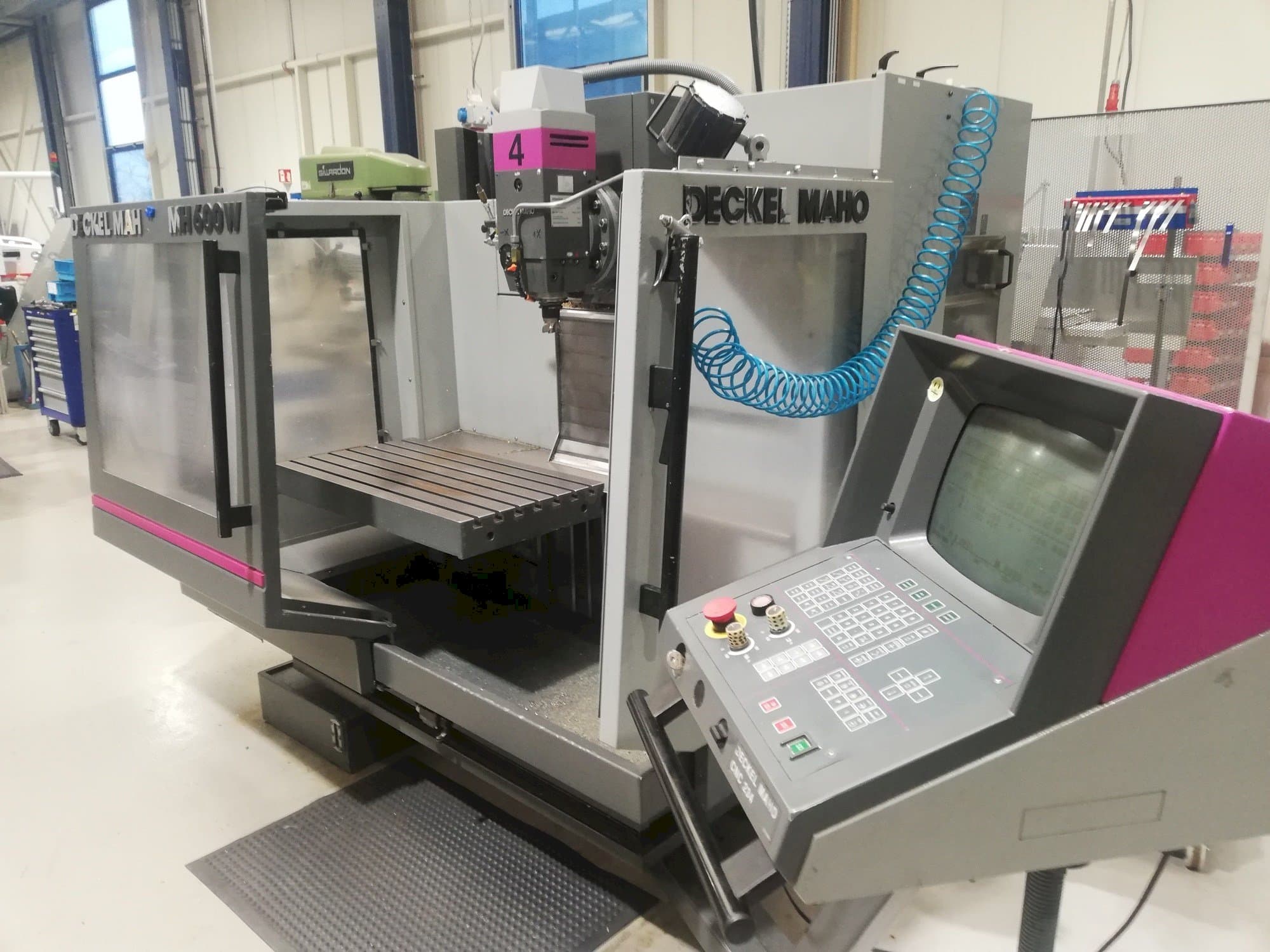 Prikaz stroja DECKEL MAHO MH 600W sprijeda
