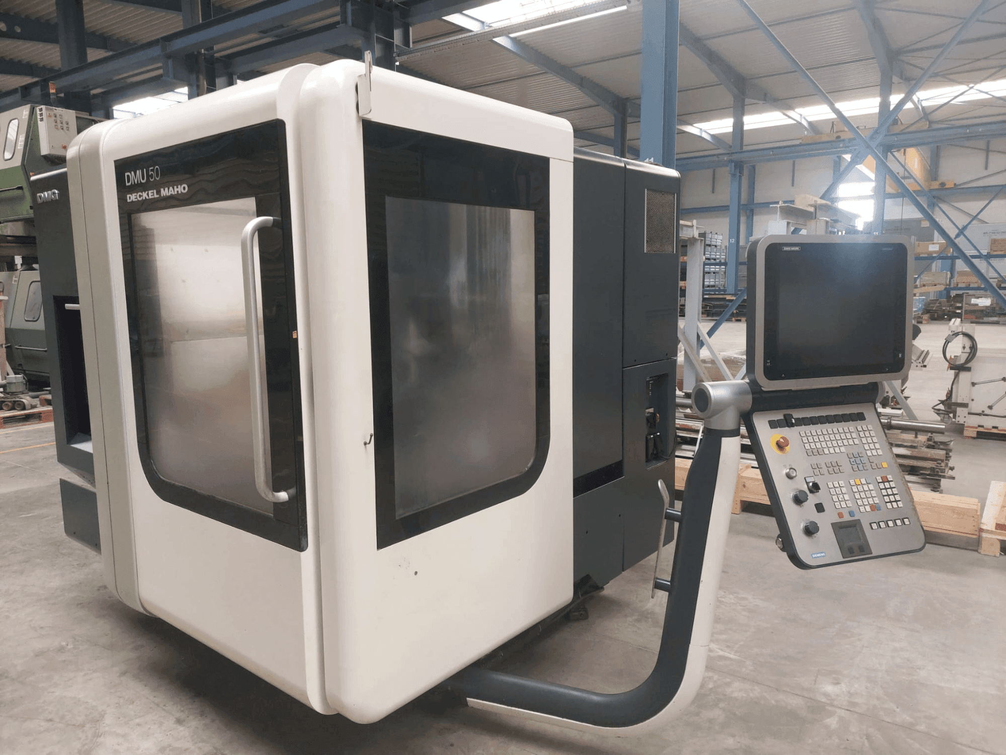 Prikaz stroja DMG DECKEL MAHO DMU 50 sprijeda