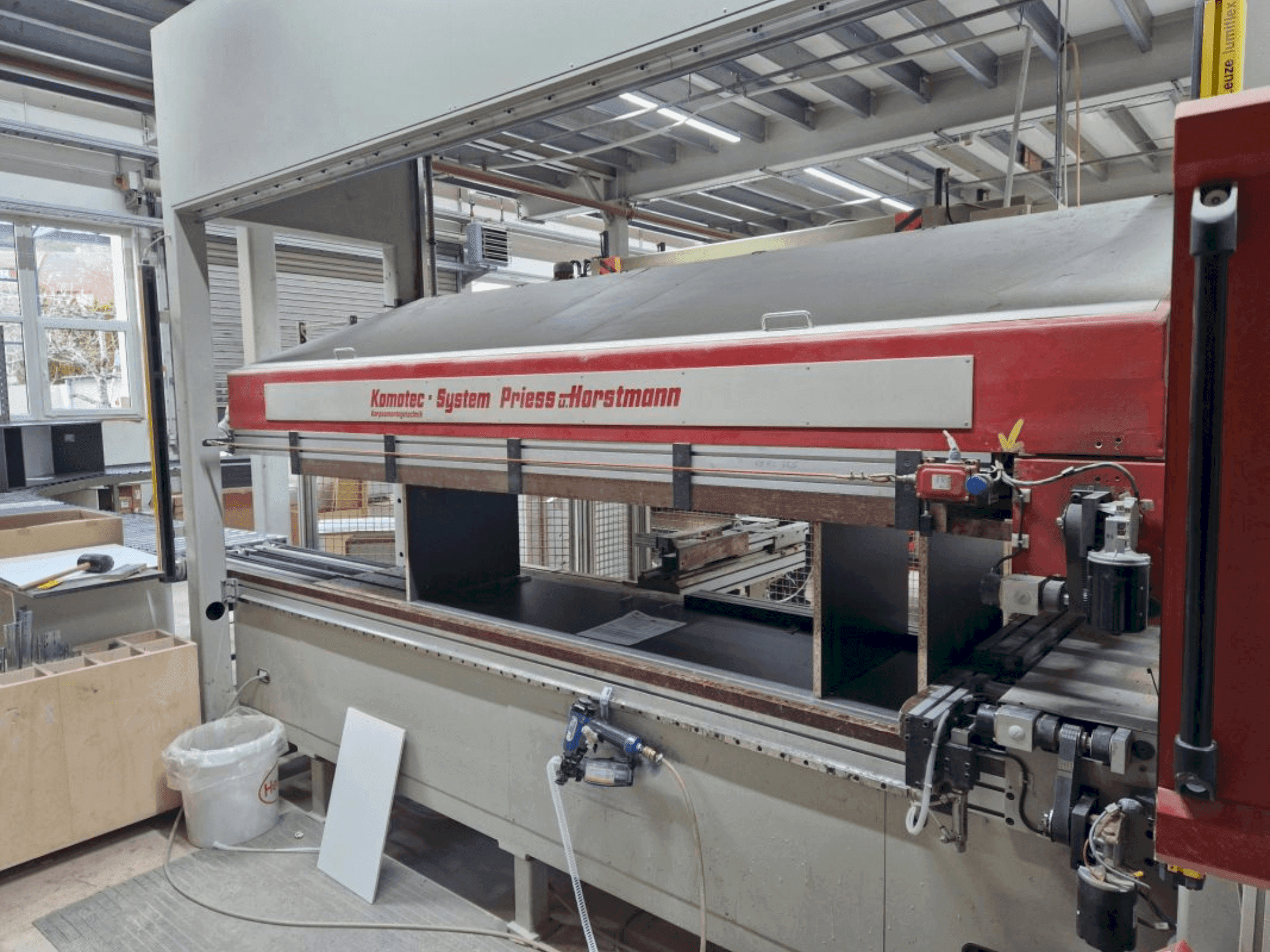 Prikaz  stroja Priess & Horstmann PBA-52M  sprijeda