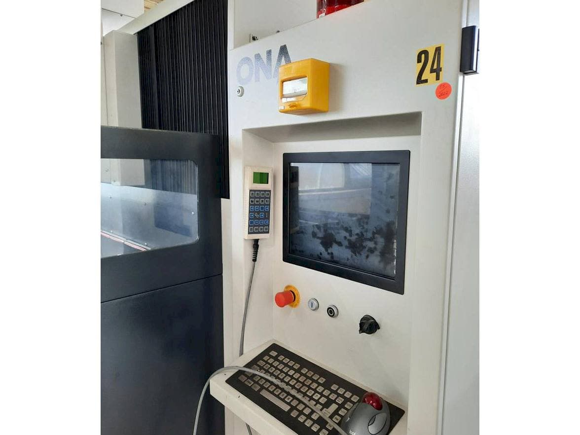 Prikaz stroja ONA NX4F sprijeda