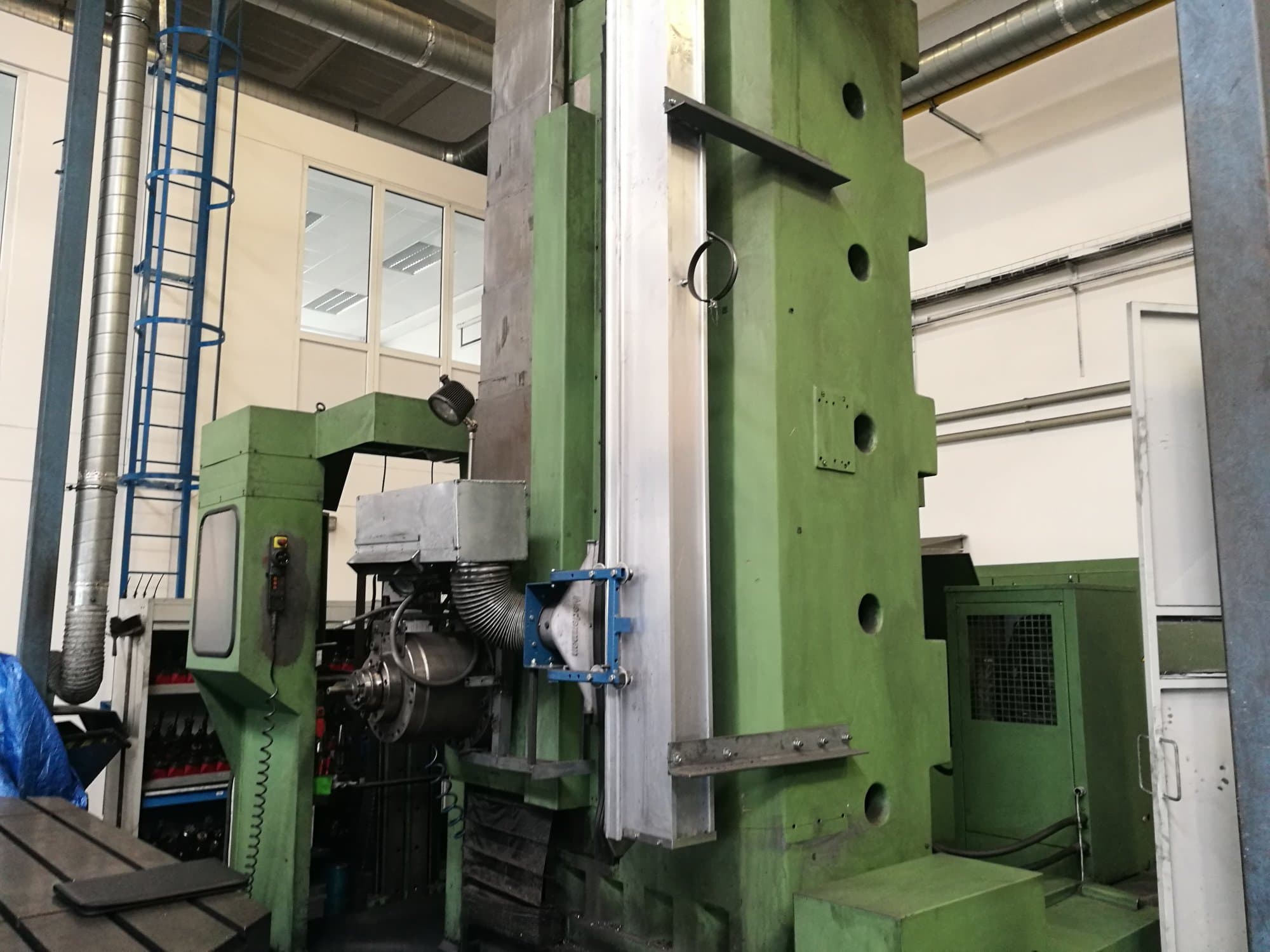 Prikaz stroja TOS WHN 130 sprijeda