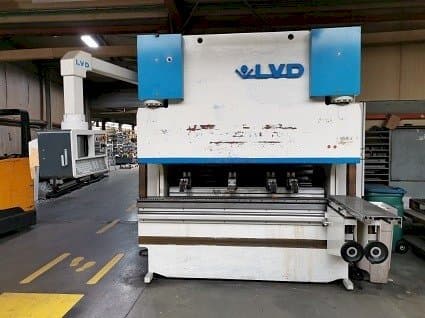 Prikaz  stroja LVD PPEB 100/25 MNC  sprijeda