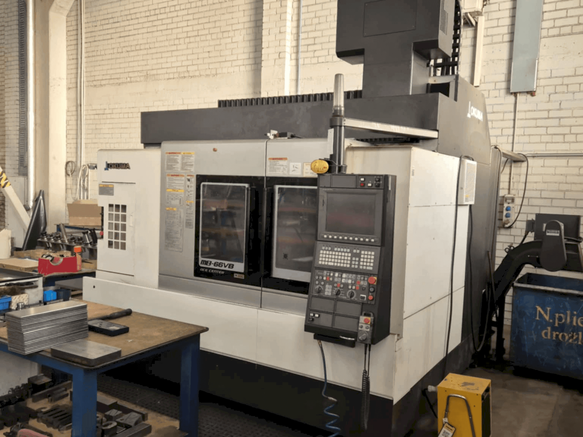 Prikaz stroja Okuma MB-66VB sprijeda